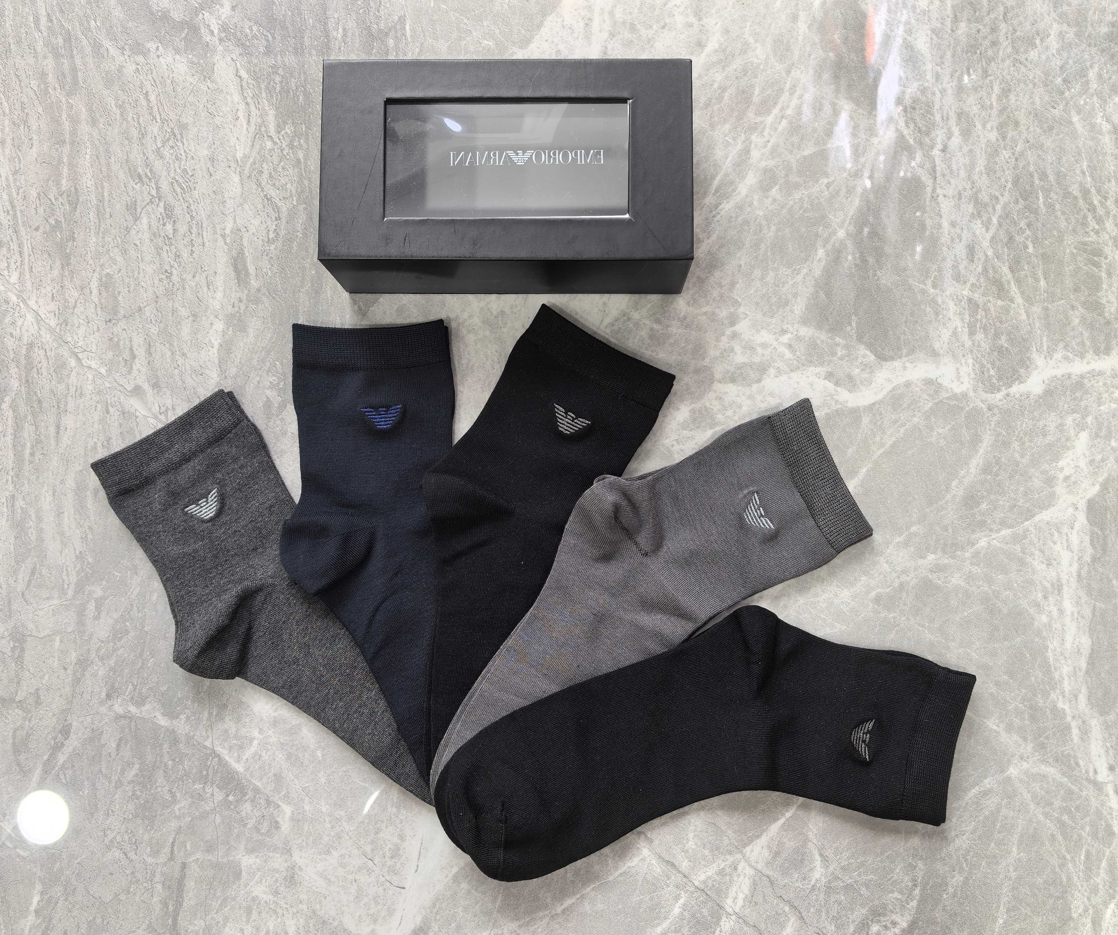 新款上市、中筒商务系列：～莫代尔材质～EMPORIO ARMANI（阿玛尼）穿着舒适透气、柔软贴脚、磁铁