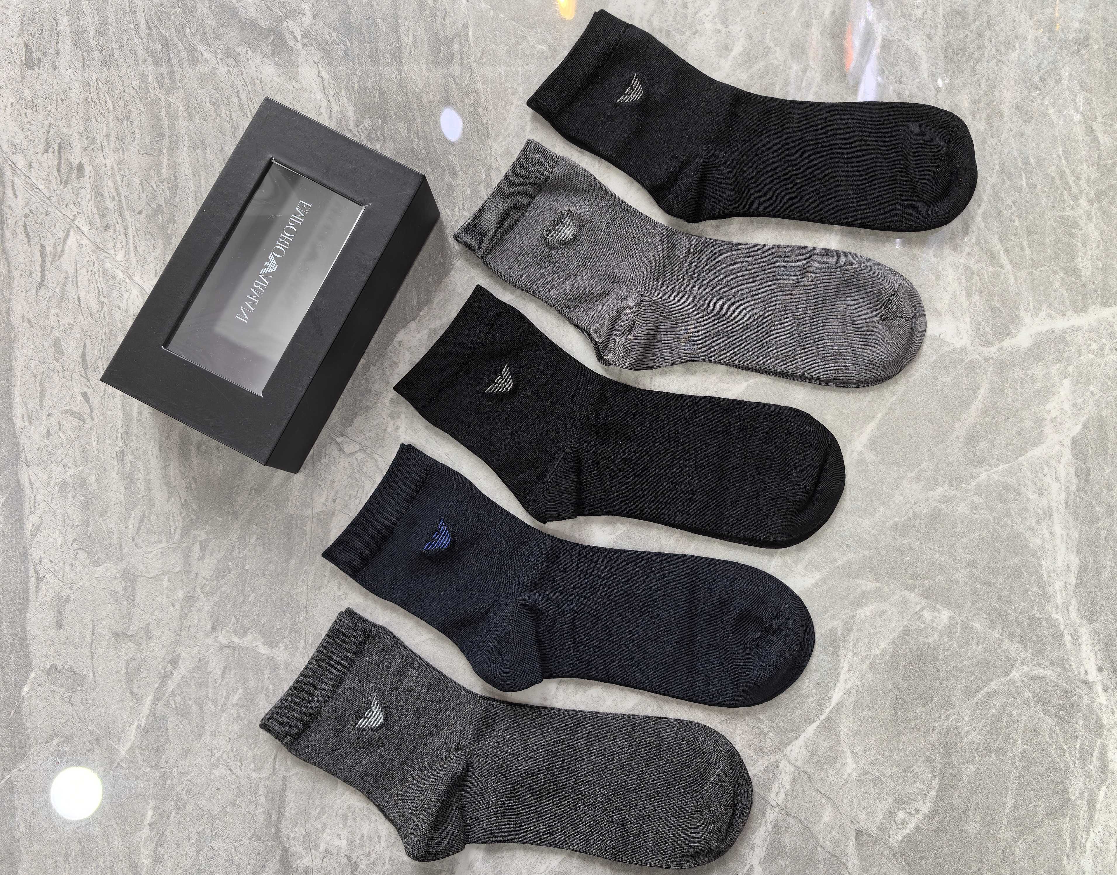 新款上市、中筒商务系列：～莫代尔材质～EMPORIO ARMANI（阿玛尼）穿着舒适透气、柔软贴脚、磁铁