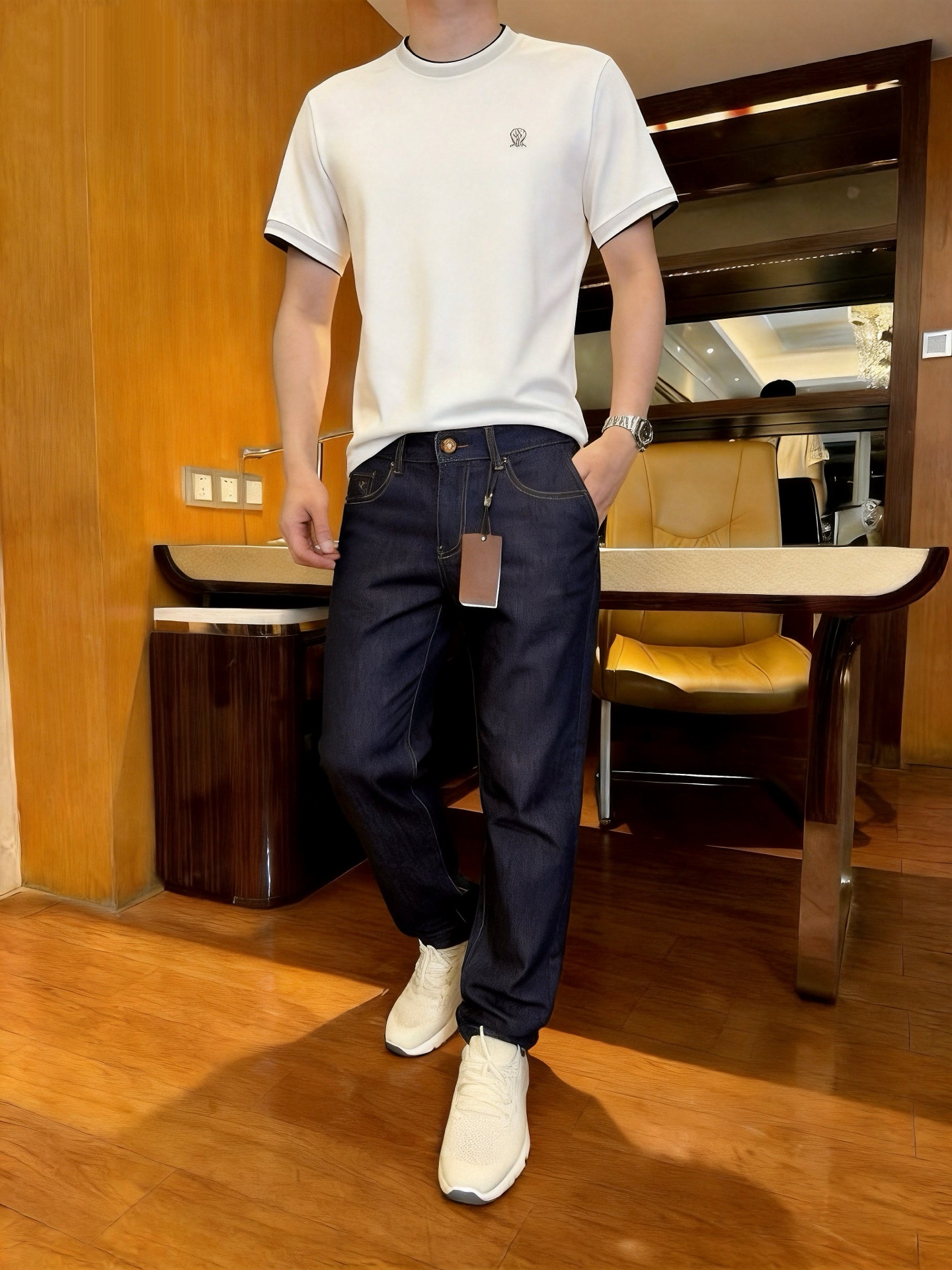NO:847083,BC-men's short-sleeved T-shirt, the light luxury texture material is made of ice silk combed cotton, soft and skin-friendly, breathable and not sweaty, has a good drape feeling, and is not easy to deform and pill after long-term wear. S-4XL size (the model is 180cm tall and weighs L size),, T-shirt, tees, t-shirt,19860909BC-男士短袖T恤,轻奢质感面料甄选冰丝精梳棉,触感柔软亲肤,透气不闷汗,垂坠感佳,久穿不易变形起球.S-4XL码（模特身高180体重穿L码）,,T-shirt,tees，t-shirt,,Men's clothing