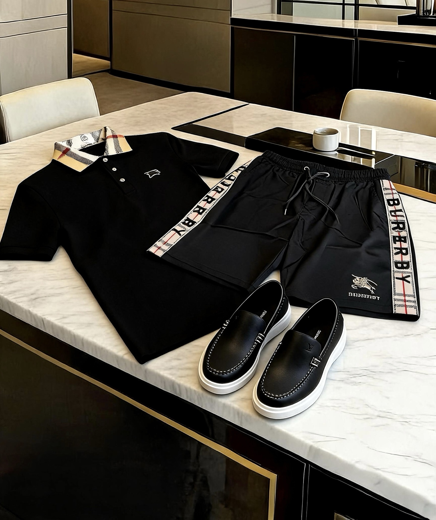 NO:855871,Burberry high-end suit - casual sports style, T-shirt made of Judy cotton, shorts made of light mercerized windproof cloth, size: M-4XL (model 180/140 wears XL),, burberry, shorts, tees, t-shirt,19860909巴宝莉高端套装-休闲运动风,T恤朱迪棉材质,短裤轻薄丝光防风布面料,尺码:M-4XL（模特180/140穿XL）,,burberry,shorts,tees，t-shirt,,Men's clothing