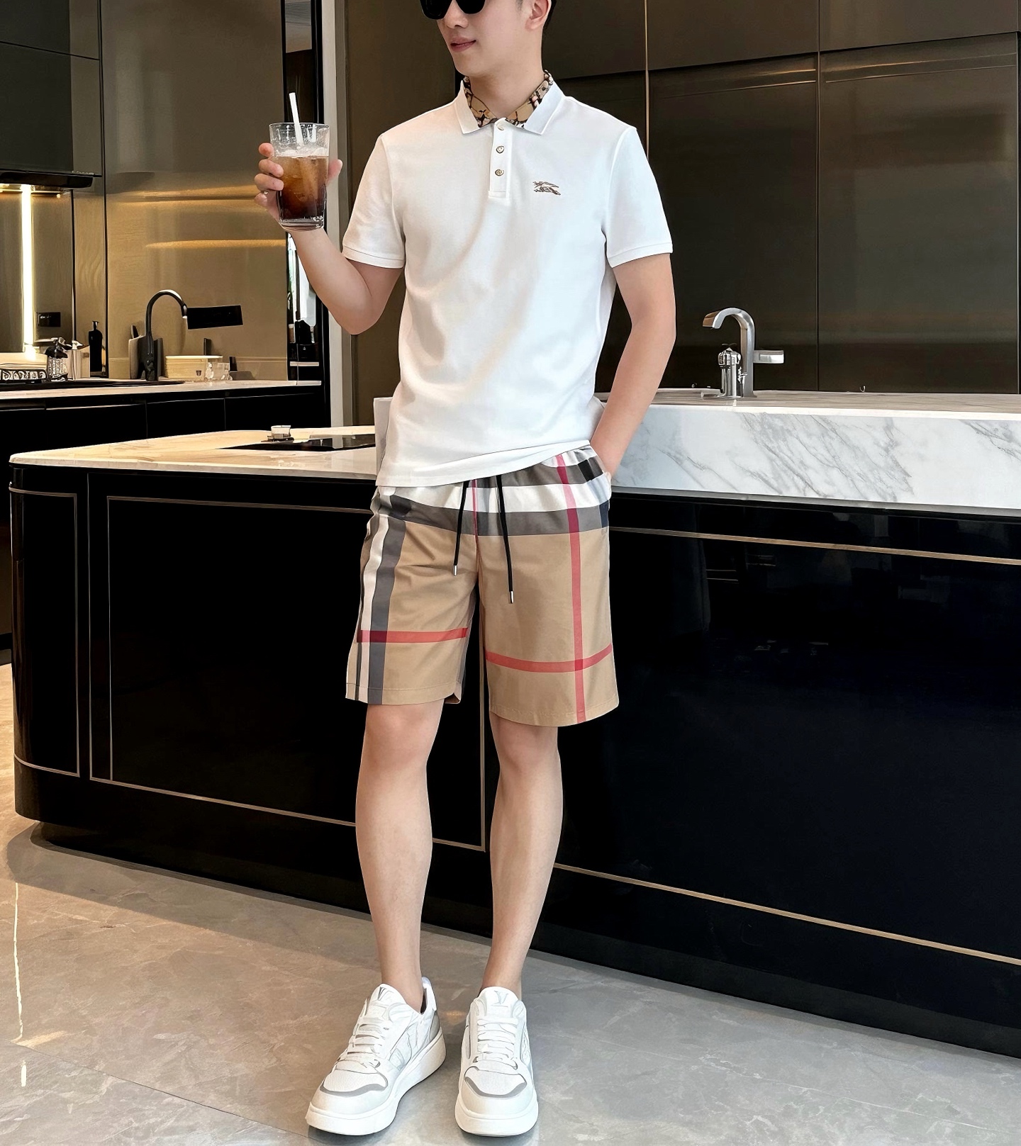 NO:912684,, Burberry high-end suit - casual sports style, T-shirt made of Judy cotton, shorts made of light mercerized windproof fabric, size: M-4XL (model 180/140 wears XL), burberry, shorts, tees, t-shirt,19860909,巴宝莉高端套装-休闲运动风,T恤朱迪棉材质,短裤轻薄丝光防风布面料,尺码:M-4XL（模特180/140穿XL）,,burberry,shorts,tees，t-shirt,,Men's clothing