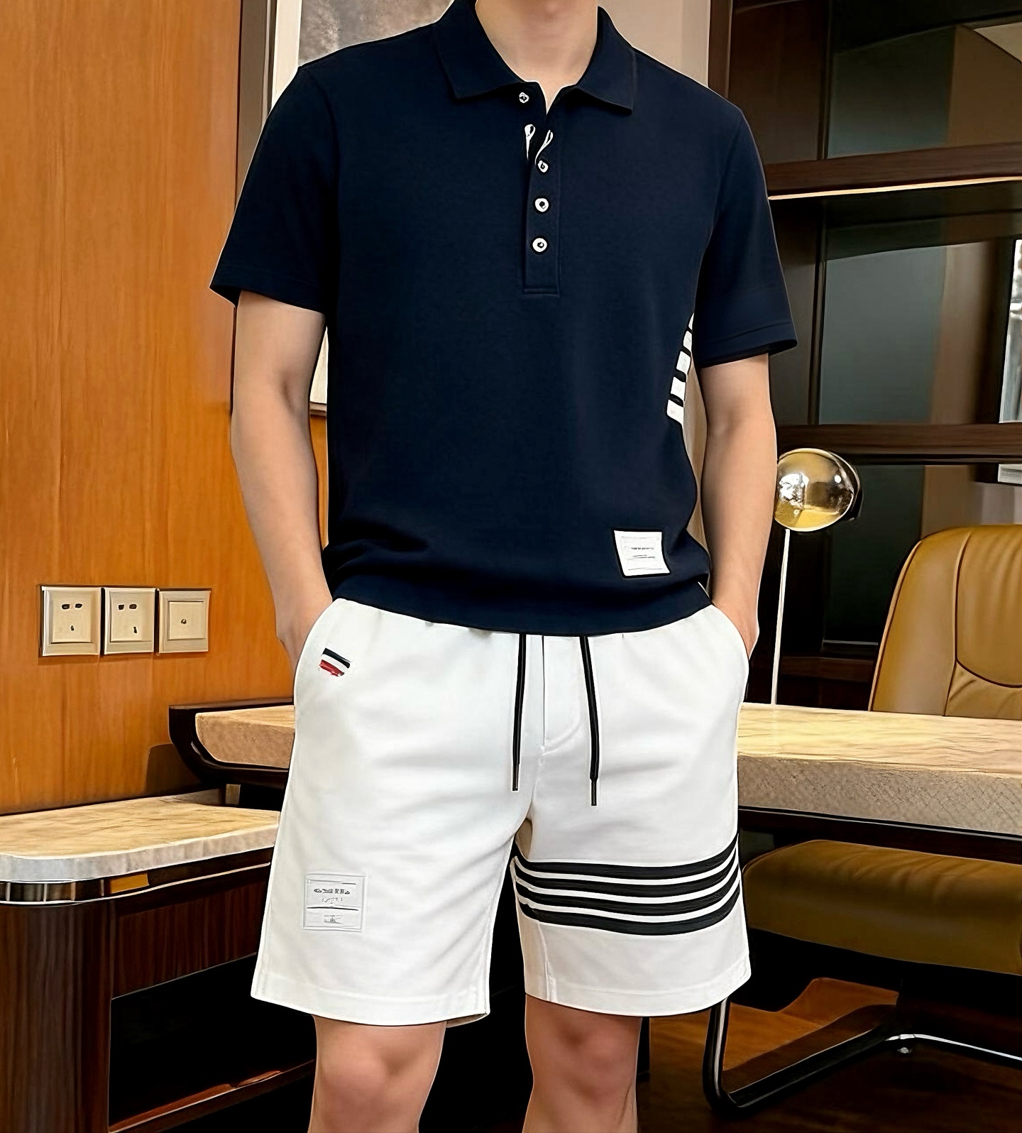NO:915496,, Thom Browne (Thom Browne) POLO casual suit continues the American college light luxury style. Top (lapel short-sleeved POLO) details 1. Full-body piqué cotton fabric, three-dimensional breathable, comfortable and anti-wrinkle, skin-friendly and non-sticky in summer; 2. Tailored raglan sleeve design + small lapel half-open button placket, ribbed hem + left and right side slit buttons (TB classic hem structure); 3.  The brand logo has four webbing stripes on one side of the waist, a white label on the hem, and a red/white/blue three-color woven label on the inside of the back collar (the brand's iconic tricolor flag element); 4. The collar has 5 solid-button plackets of the same color, neat workmanship. Matching five-point shorts details 1. The waist structure is fully elastic waist + metal head drawstring, the waist can be freely adjusted to suit a variety of body types; 2.  The trousers are designed with knitted cotton fabric, four horizontal stripes on one side of the trouser leg + white label, hidden patch pockets on the back waist, and three-color small labels on the back crotch; 3. The trousers are standard five-quarter length, straight and loose, not tight, suitable for daily leisure and sports. Specifications: M-XXXL (model 180/140 wears size L),,thom browne,shorts,T-shirt,19860909,Thom Browne（汤姆布朗）POLO休闲套装,延续美式学院轻奢风. 上衣（翻领短袖POLO）细节 1. 面料全身珠地棉面料,立体透气、舒爽抗皱,夏季亲肤不粘身； 2. 版型剪裁插肩袖设计+小翻领半开襟纽扣门襟,下摆罗纹收口+左右侧开衩纽扣（TB经典下摆结构）； 3. 品牌标识单侧腰部四道织带条纹,衣身下摆白色标签布标,后领内侧点缀红/白/蓝三色织唛（品牌标志性三色旗元素）； 4. 领口5颗同色实扣门襟,做工工整. 配套五分短裤细节 1. 腰头结构全松紧腰+金属头抽绳,可自由调节腰围,适配多种身材； 2. 裤身设计针织棉面料,单侧裤腿四道横条+白标,后腰暗藏贴袋,后裆点缀三色小标； 3. 裤长标准五分裤版型,直筒宽松不紧绷,日常休闲、运动均可. 规格M-XXXL码（模特180/140穿L码）,,thom browne,shorts,T-shirt,,Men's clothing
