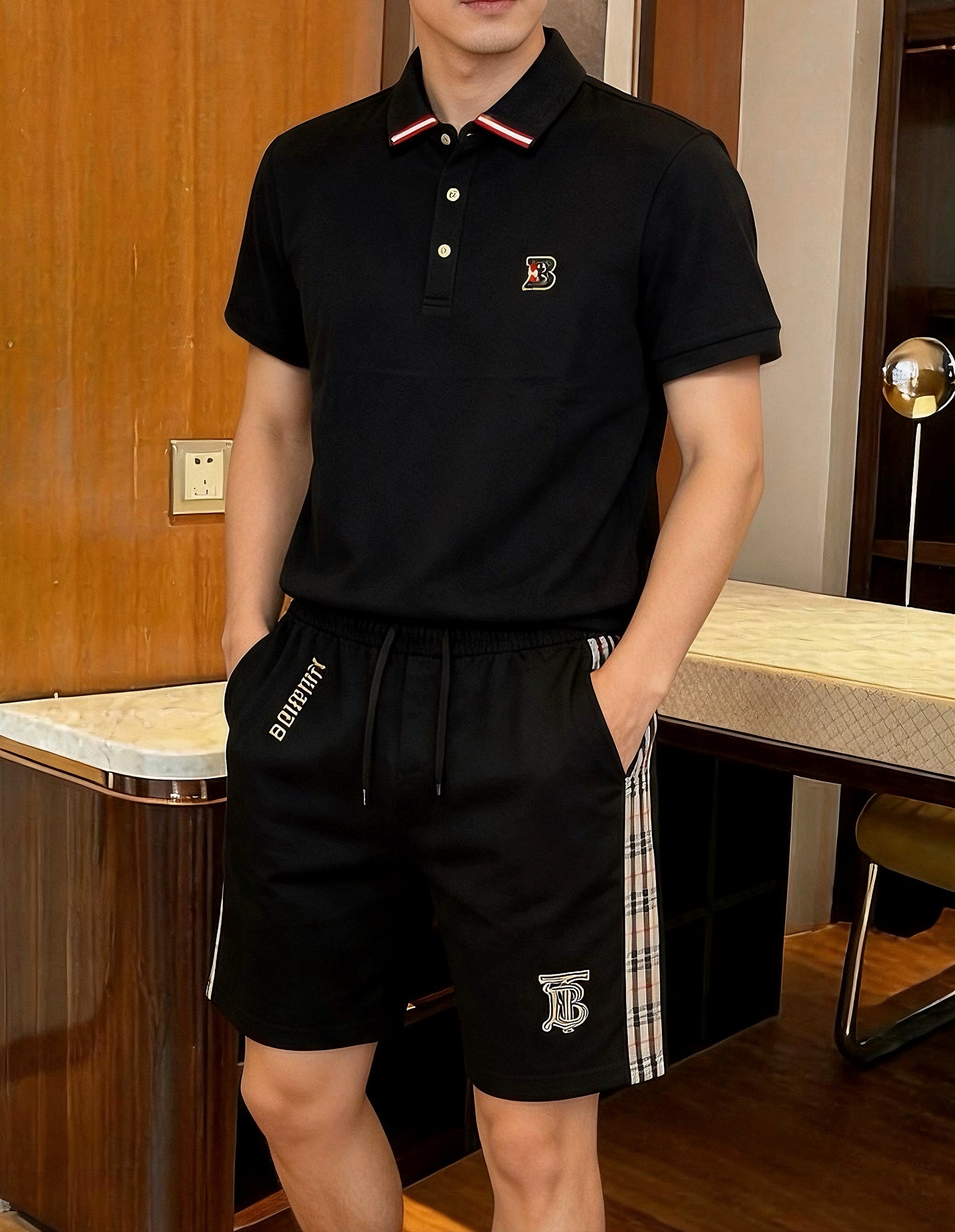 NO:915479,, Burberry - high-end suit - casual sports style, piqué cotton material, shorts mercerized fabric, size: M-4XL (model 180/140 wears L),, burberry, shorts,19860909,巴宝莉-高端套装-休闲运动风,珠地棉材质,短裤丝光面料,尺码:M-4XL（模特180/140穿L）,,burberry,shorts,,Men's clothing