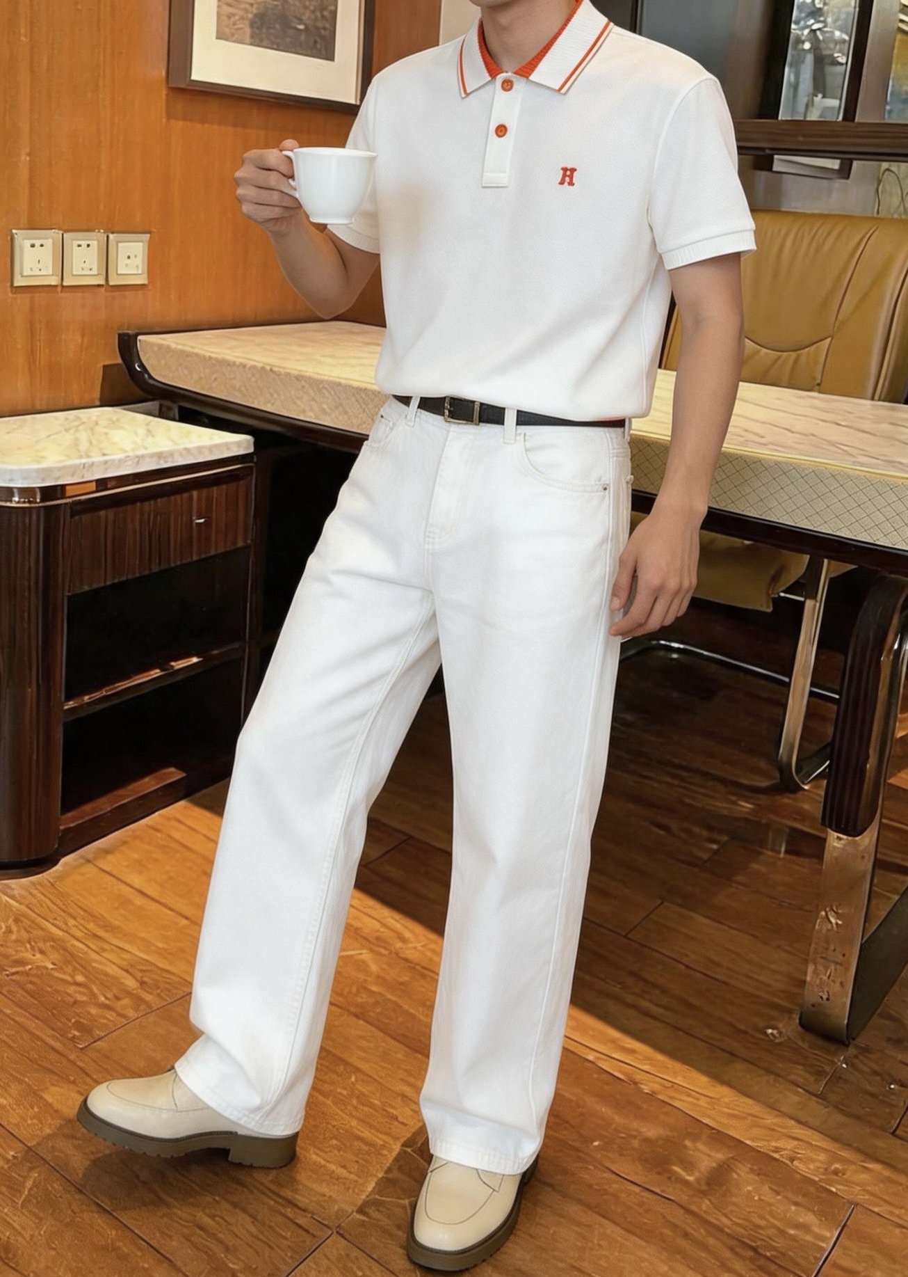NO:915481,, Hermès - Men's Polo shirt. Breathable piqué cotton fabric is selected from high-quality piqué cotton. It is refreshing and not stuffy to wear in summer. It has a good drape and is not easy to deform after long-term wear. M-4XL size (the model is 180cm tall and weighs 140cm, wearing XL size),,hermes,19860909,爱马仕- 男士Polo衫 透气珠地棉面料甄选优质珠地棉,夏季穿着清爽不闷,垂坠感佳,久穿不易变形.M-4XL码（模特身高180体重140穿XL码）,,hermes,,Men's clothing