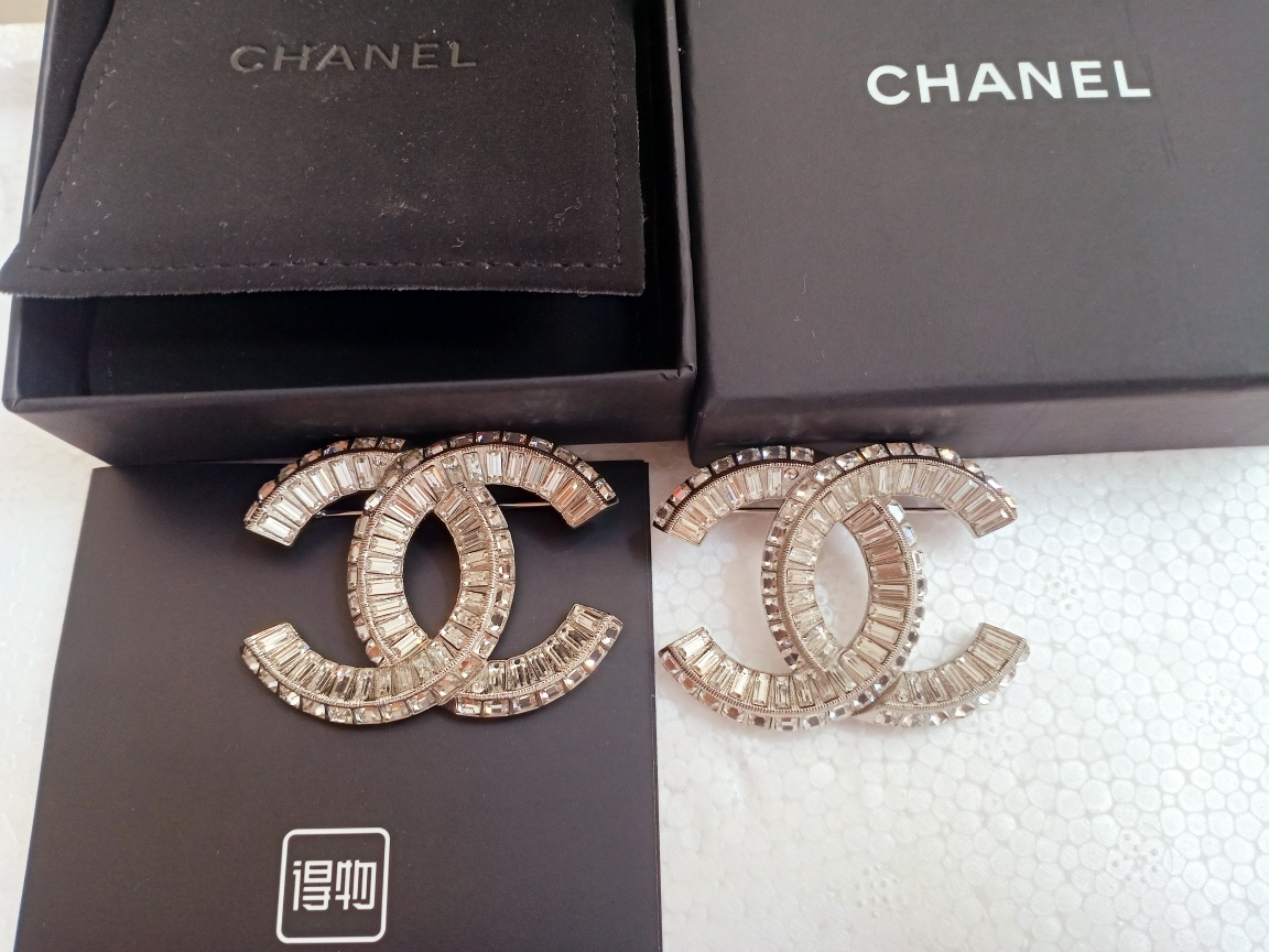 Chanel Classic CC Brooch - Silver, Fashionable, and Leisurely Style 6 i1711461670 6449 0