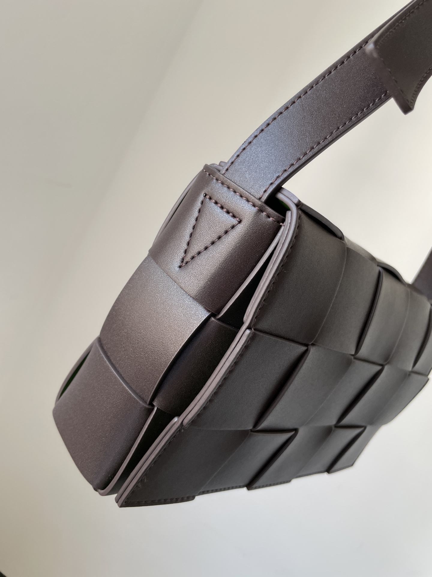 Bottega Veneta Cassette Bag, Coffee Leather Woven Crossbody, Adjustable Strap 7 i1742620642926 2443 0 9