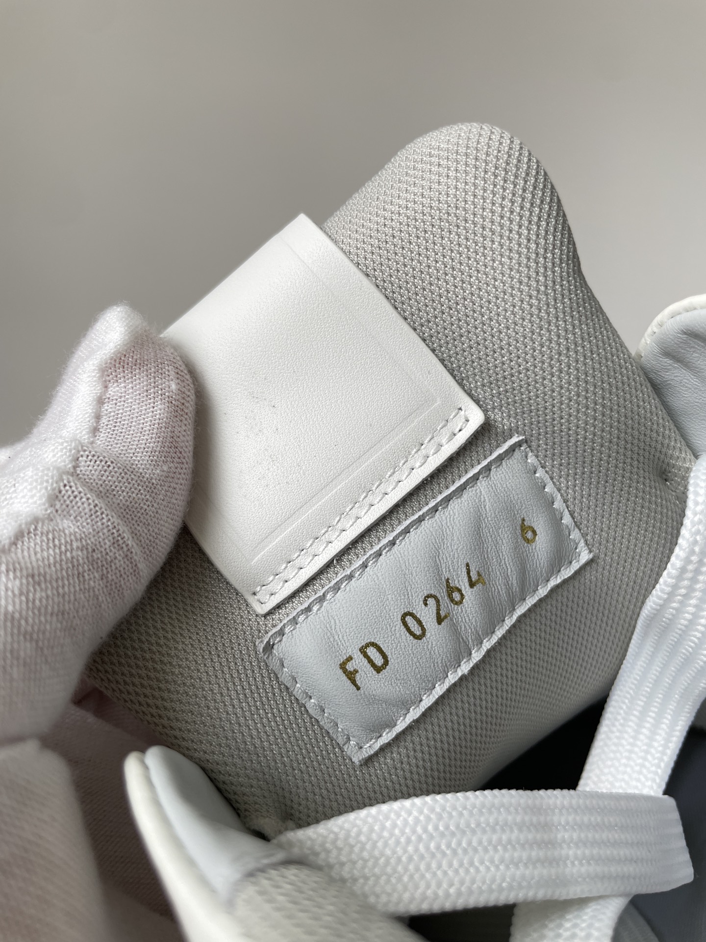 Louis Vuitton Men's White Leather Trainer Sneaker, Sizes 35-46 8 i1746862044728 4347 0 8