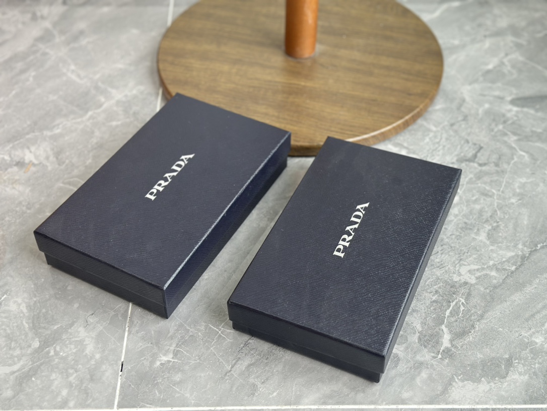 Prada packaging picture small bag with box hair!