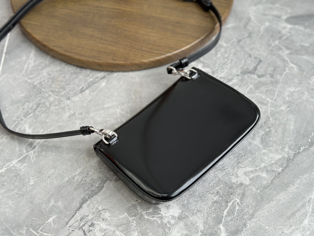 Black real shot, - 2025 spring and summer series fashion show prada autumn and winter series new low-key and eye-catching crossbody bag