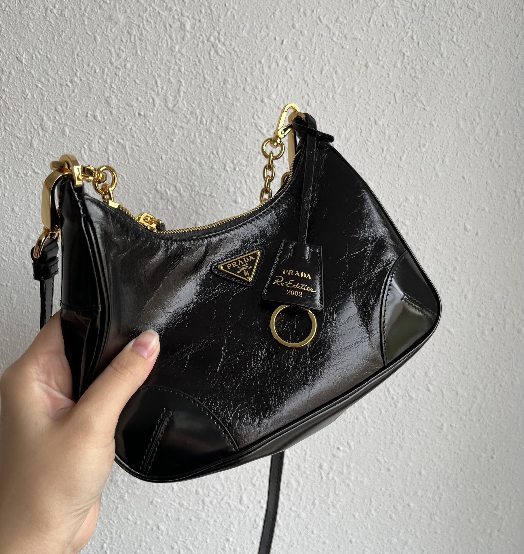 Pradas specialty, the prada hobo series of premium oil-wax leather is on sale! The minimalist style that has emerged in the past two years has be