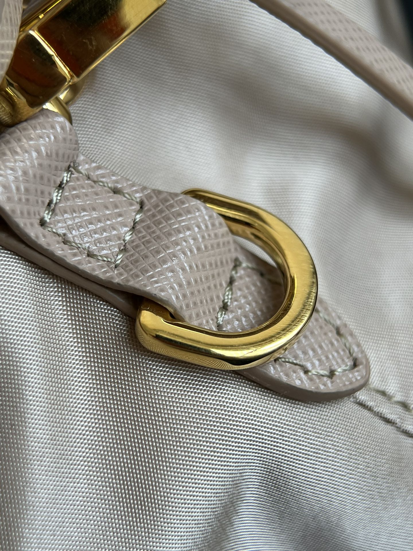 Prada Apricot color details added, unpretentious original and authentic grade