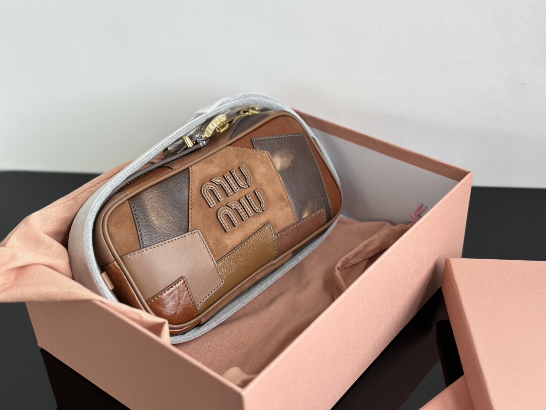 Miu Miu Packaged as shown in the picture, this is what I received