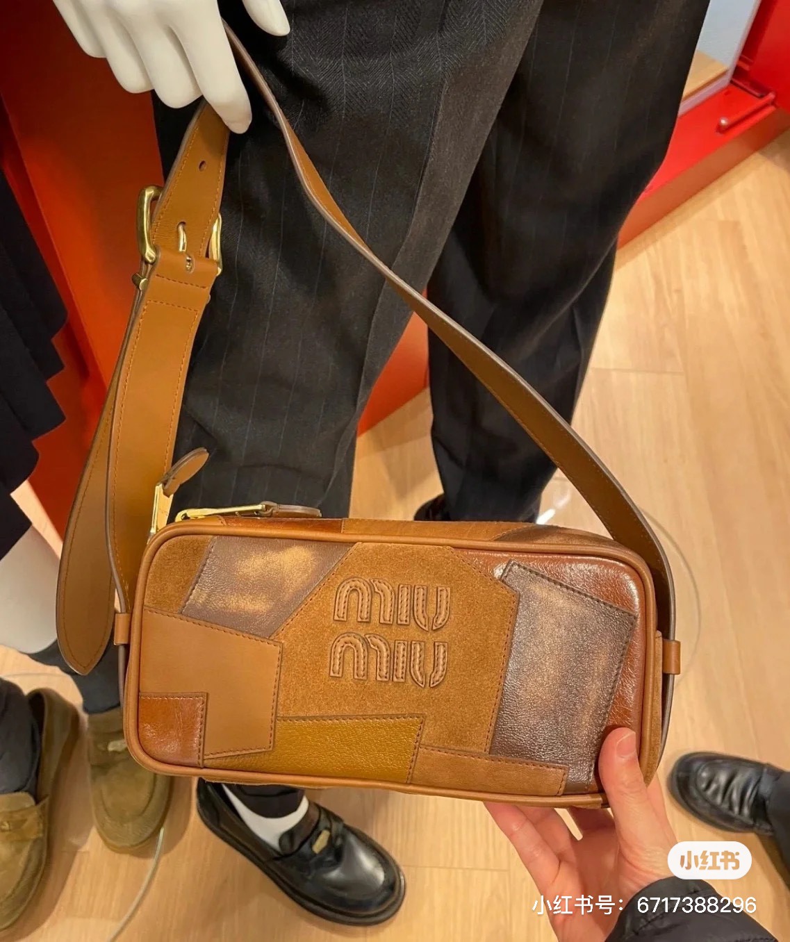 Miu Miu No one bought the show model, so I couldnt find a few decent upper body reference pictures! Overall, this bag looks very good! The should