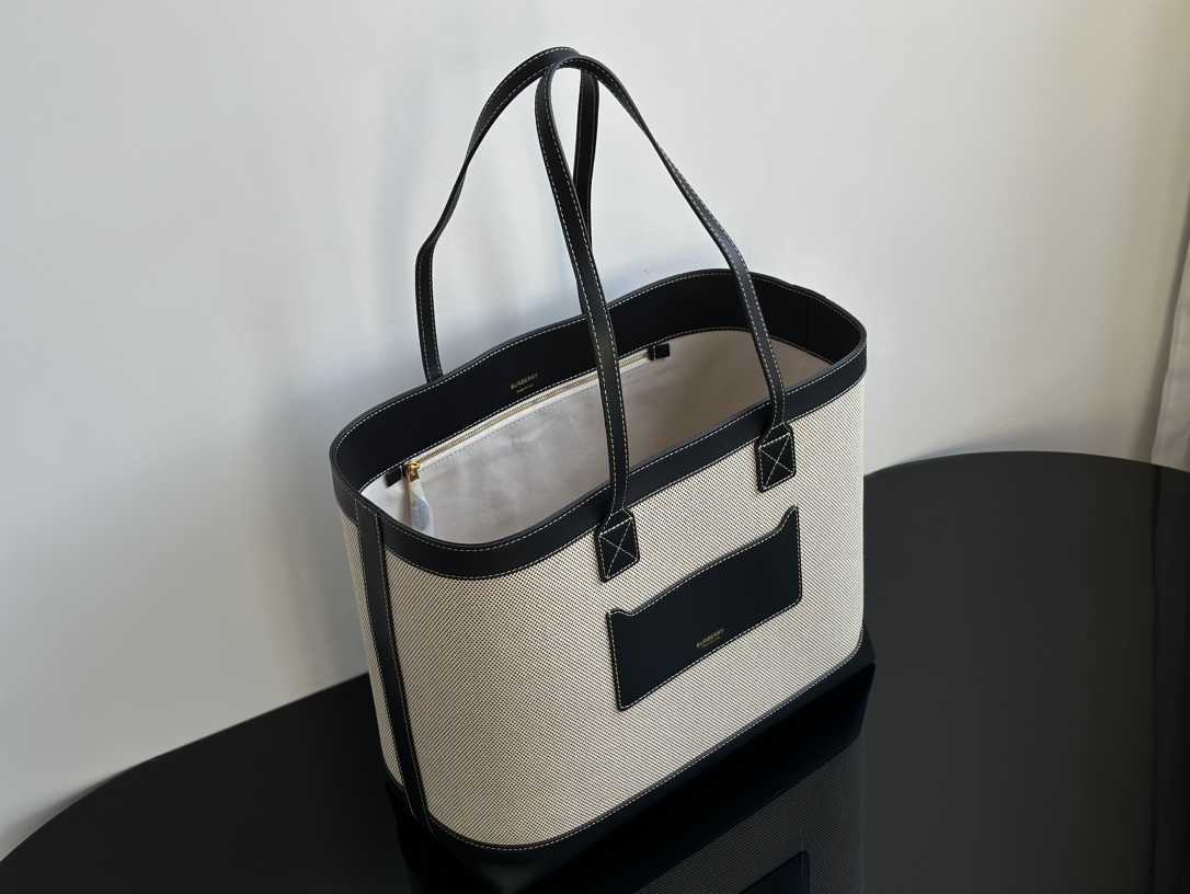 Burberry's real shot of black burberry 25 latest models just launched in outlet stores. A tote bag with a very large capacity. It is completely s