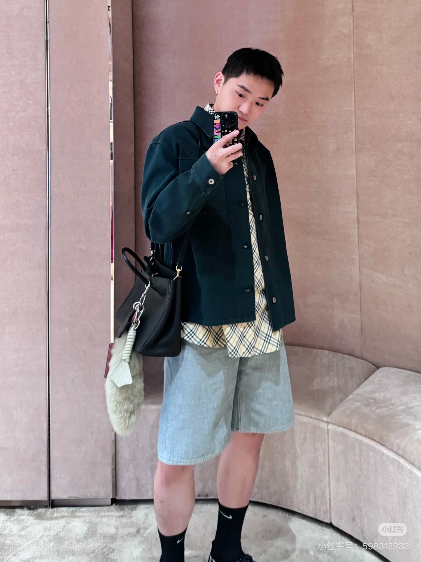 Burberry Boys look handsome when they carry it on their backs!