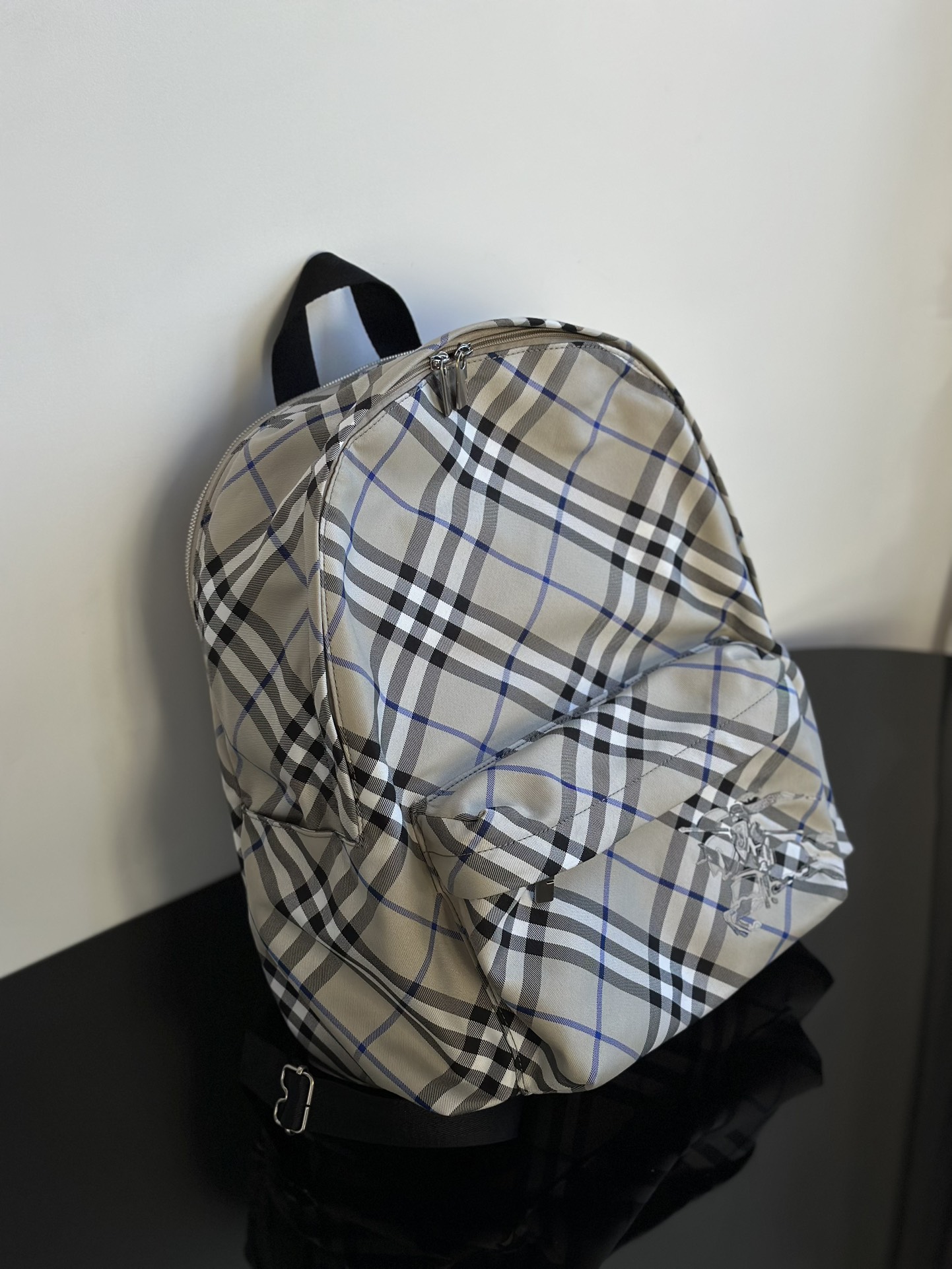 Burberry Men's Gray Checkered Backpack, Classic Style, Lightweight, Large Capacity 3 i1729585214 2622 2