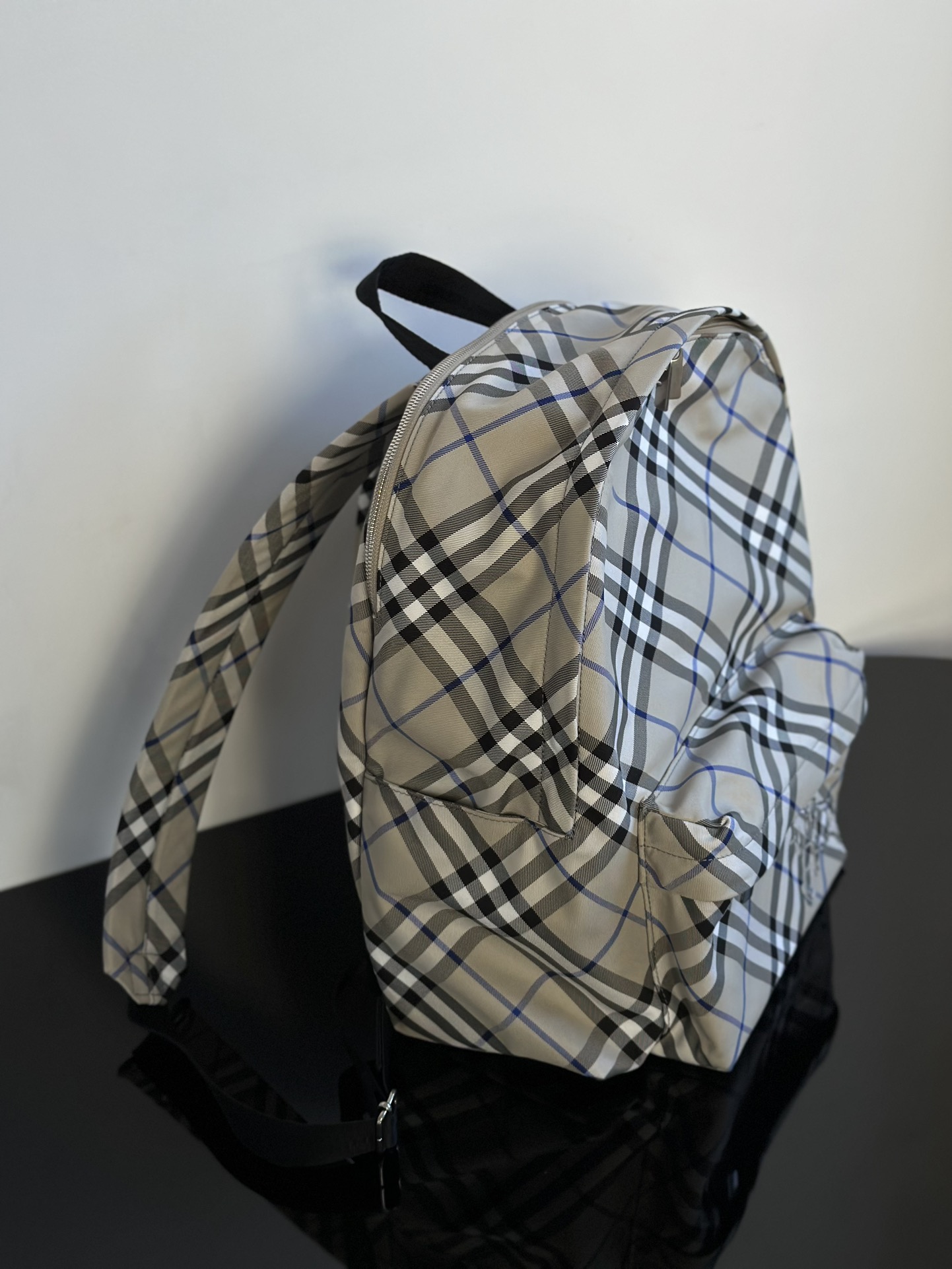Burberry Men's Gray Checkered Backpack, Classic Style, Lightweight, Large Capacity 4 i1729585214 5585 7
