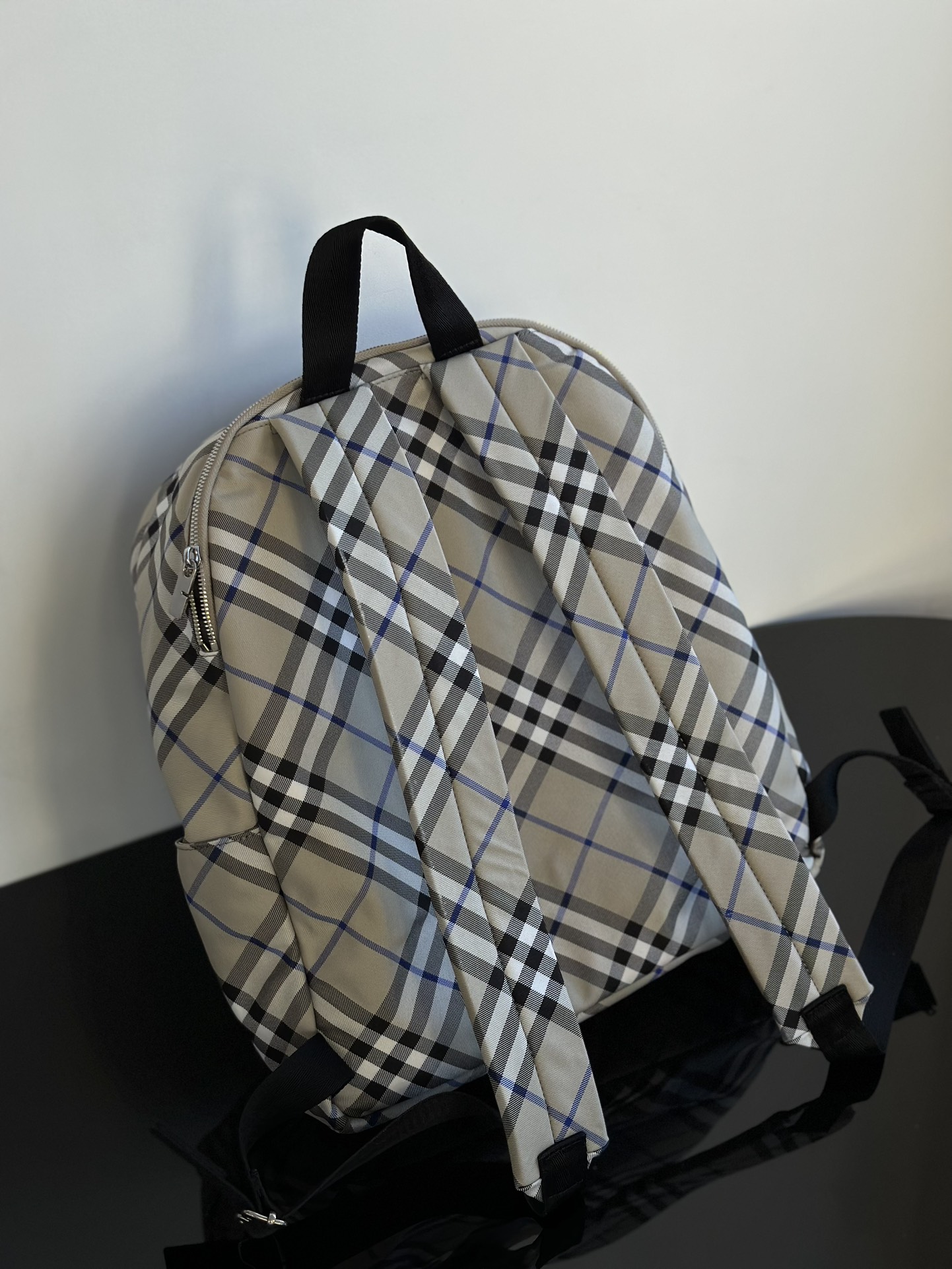 Burberry Men's Gray Checkered Backpack, Classic Style, Lightweight, Large Capacity 5 i1729585214 9754 8