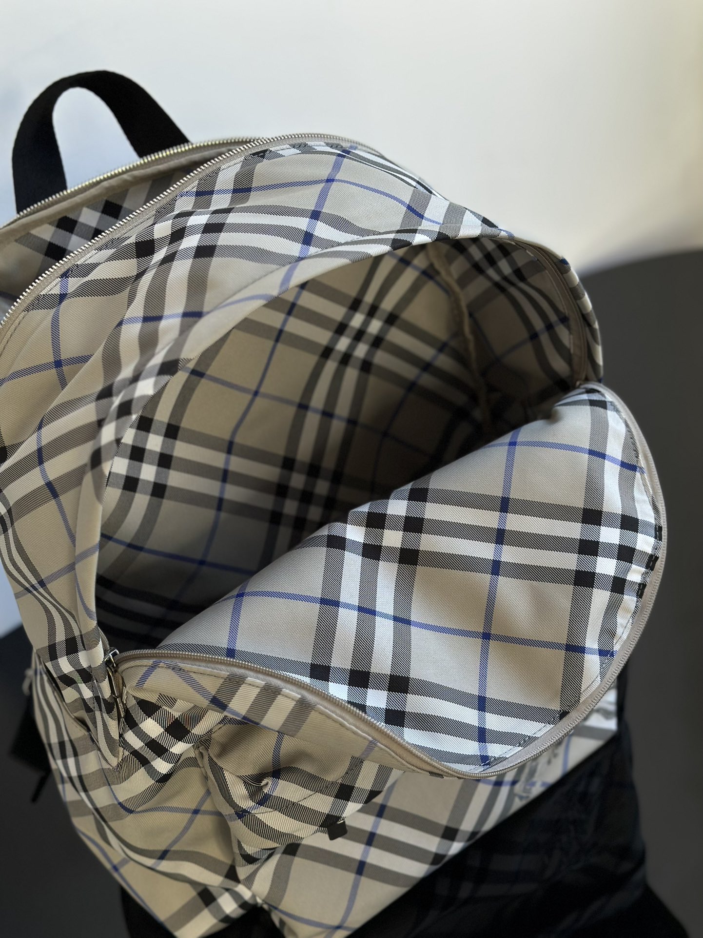 Burberry Men's Gray Checkered Backpack, Classic Style, Lightweight, Large Capacity 10 i1729585214 9921 6