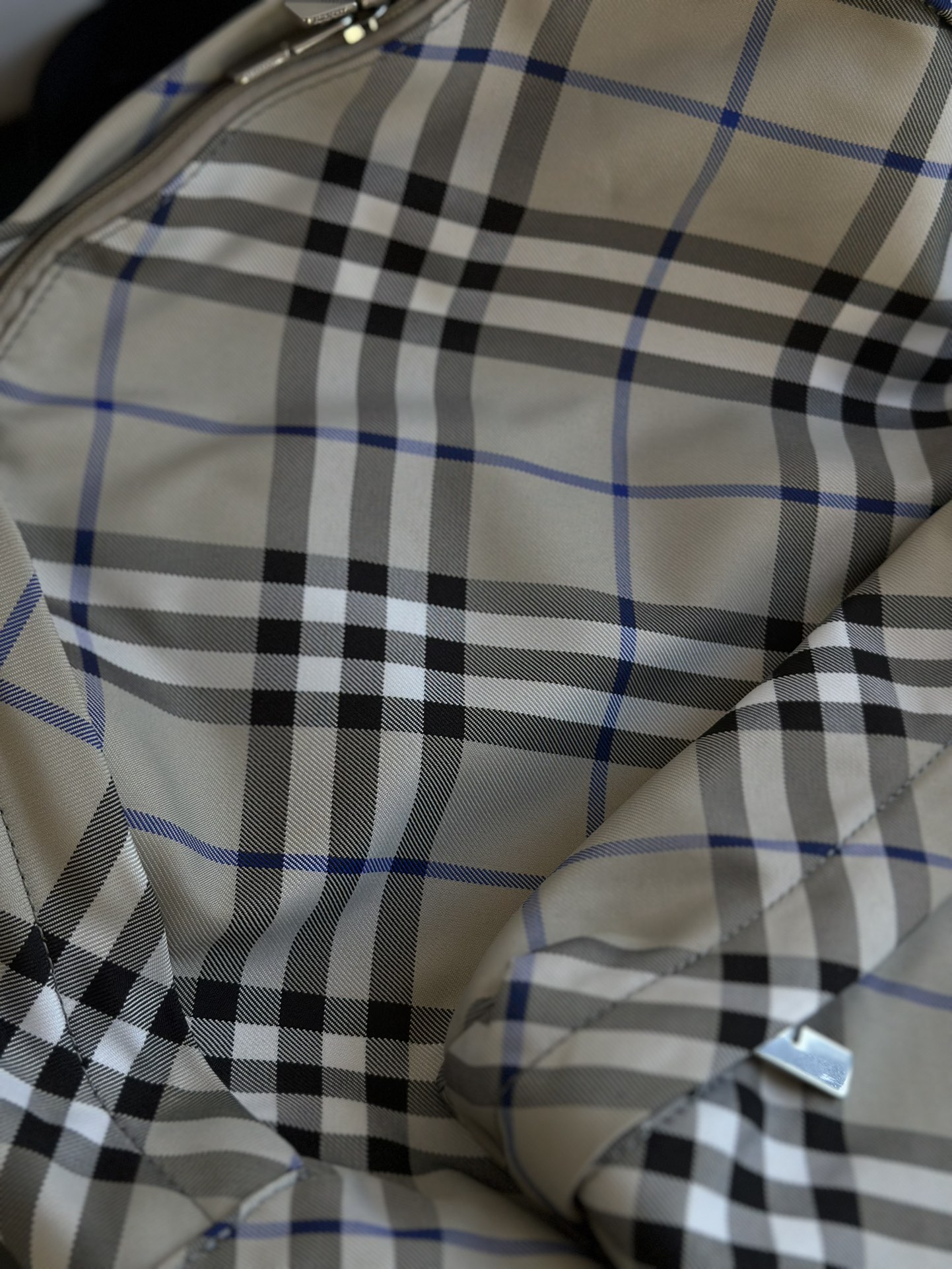 Burberry The texture can be perfectly reflected by just taking a photo!