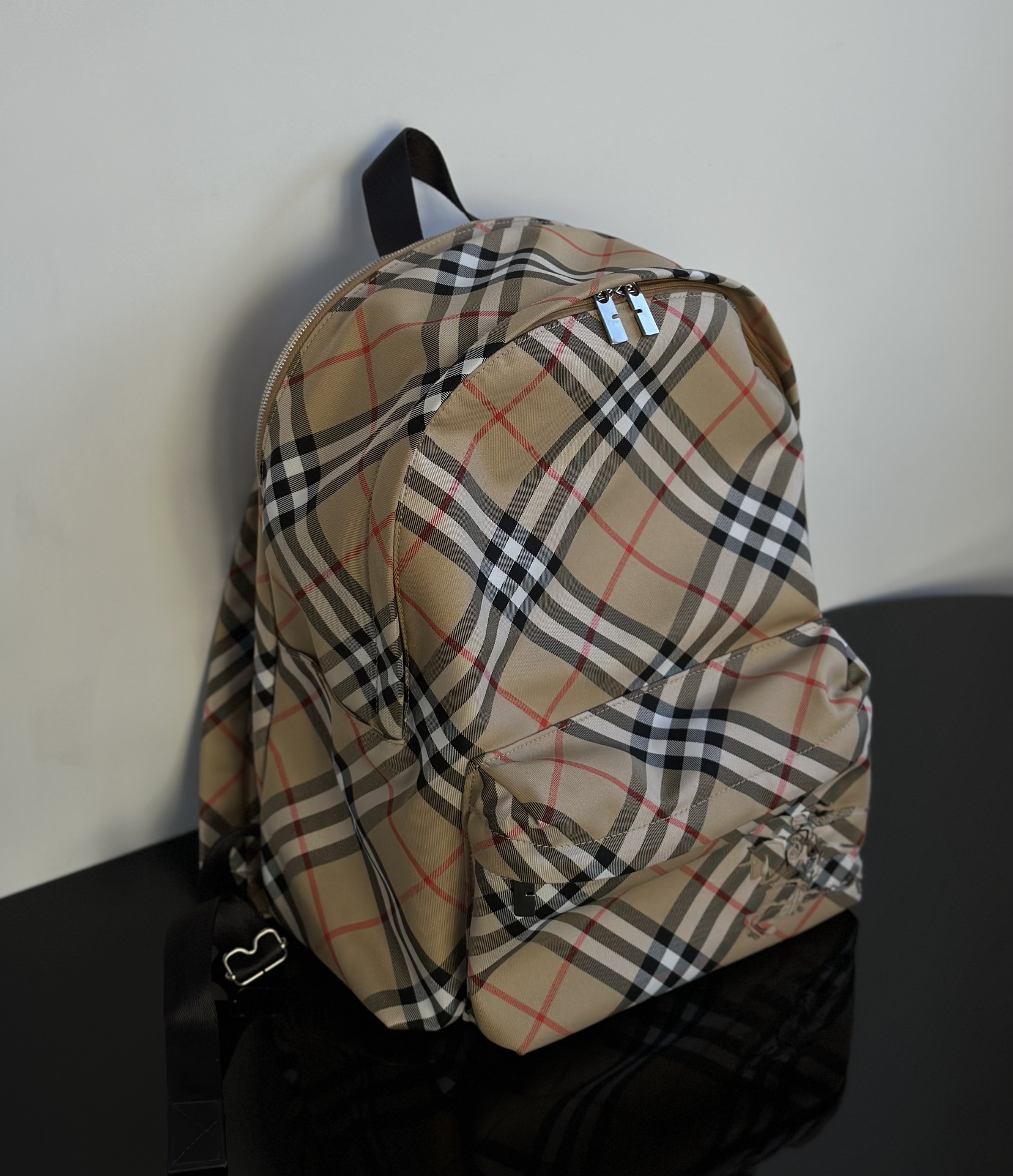 Burberry Real shot of yellow plaid! This color is classic, and it is also the main color! Windbreaker linings, scarves, bags and clothes are all