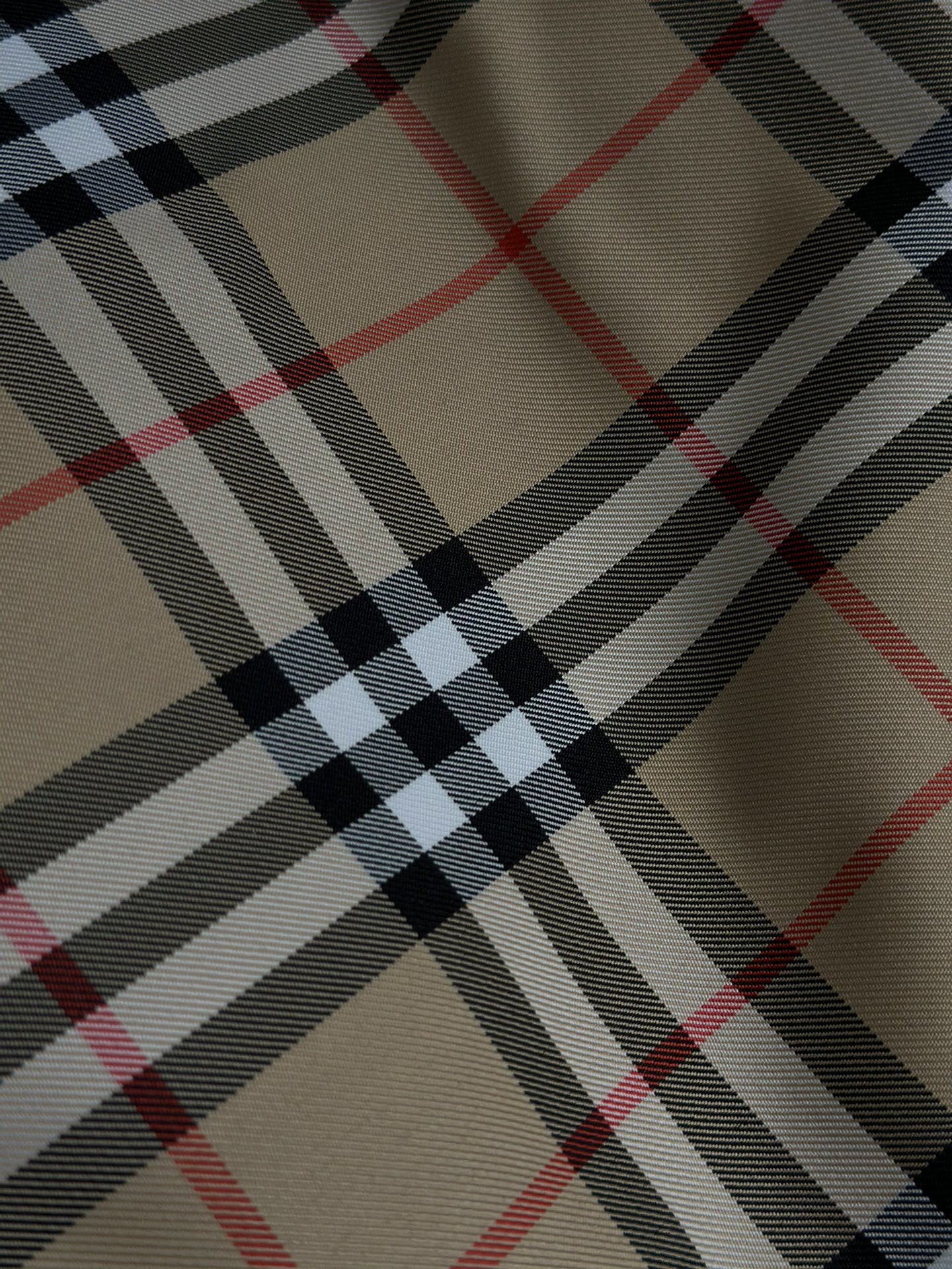 Burberry The fabric is also made of Bs exclusive high-density and highly waterproof waterproof canvas plaid fabric!