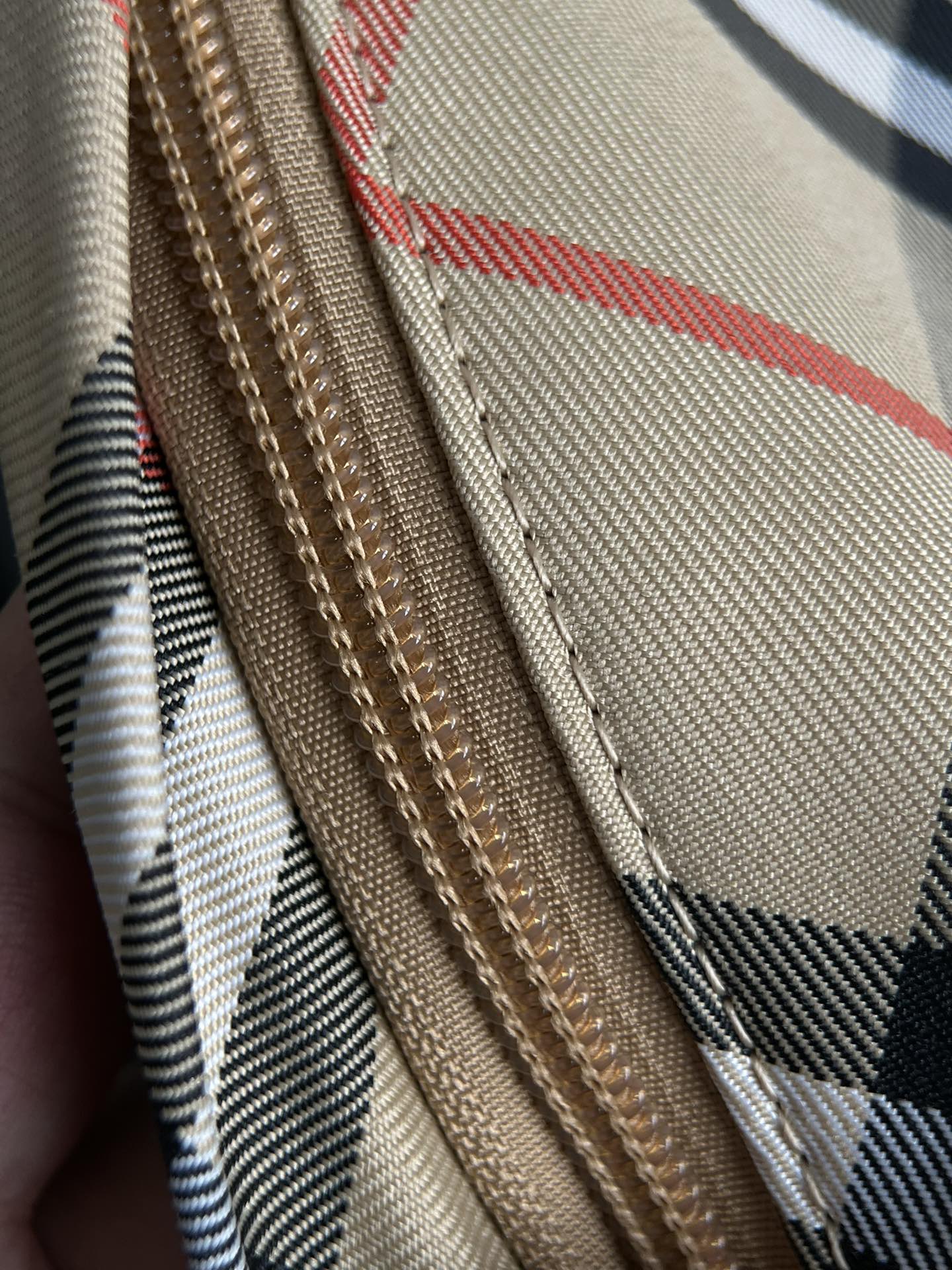 Burberry Look at the texture density and tension of the first and second fabrics. The bag has no hardware, just two metal tabs, which are still d