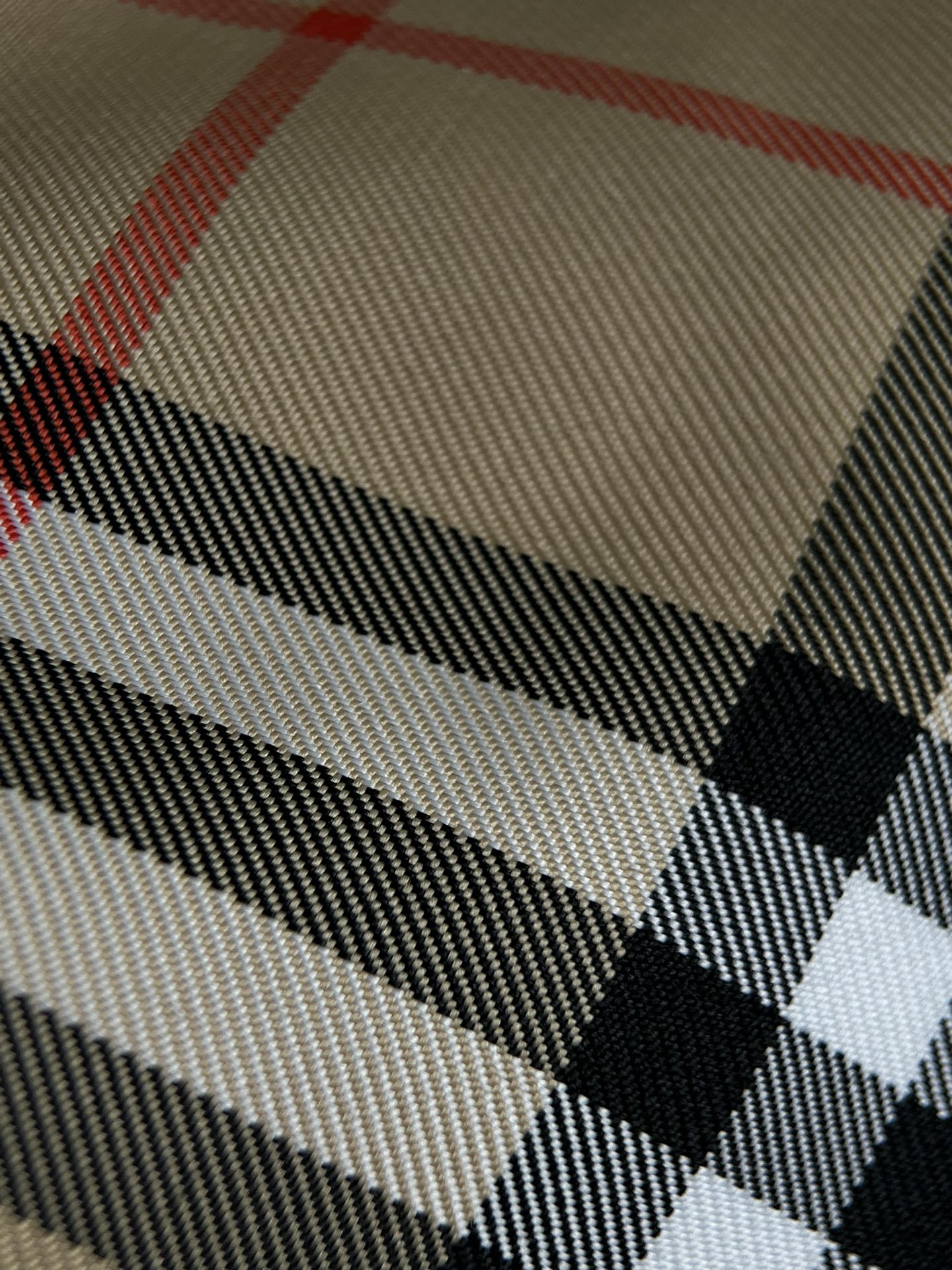 Burberry Look at the texture density and tension of the first and second fabrics. The bag has no hardware, just two metal tabs, which are still d
