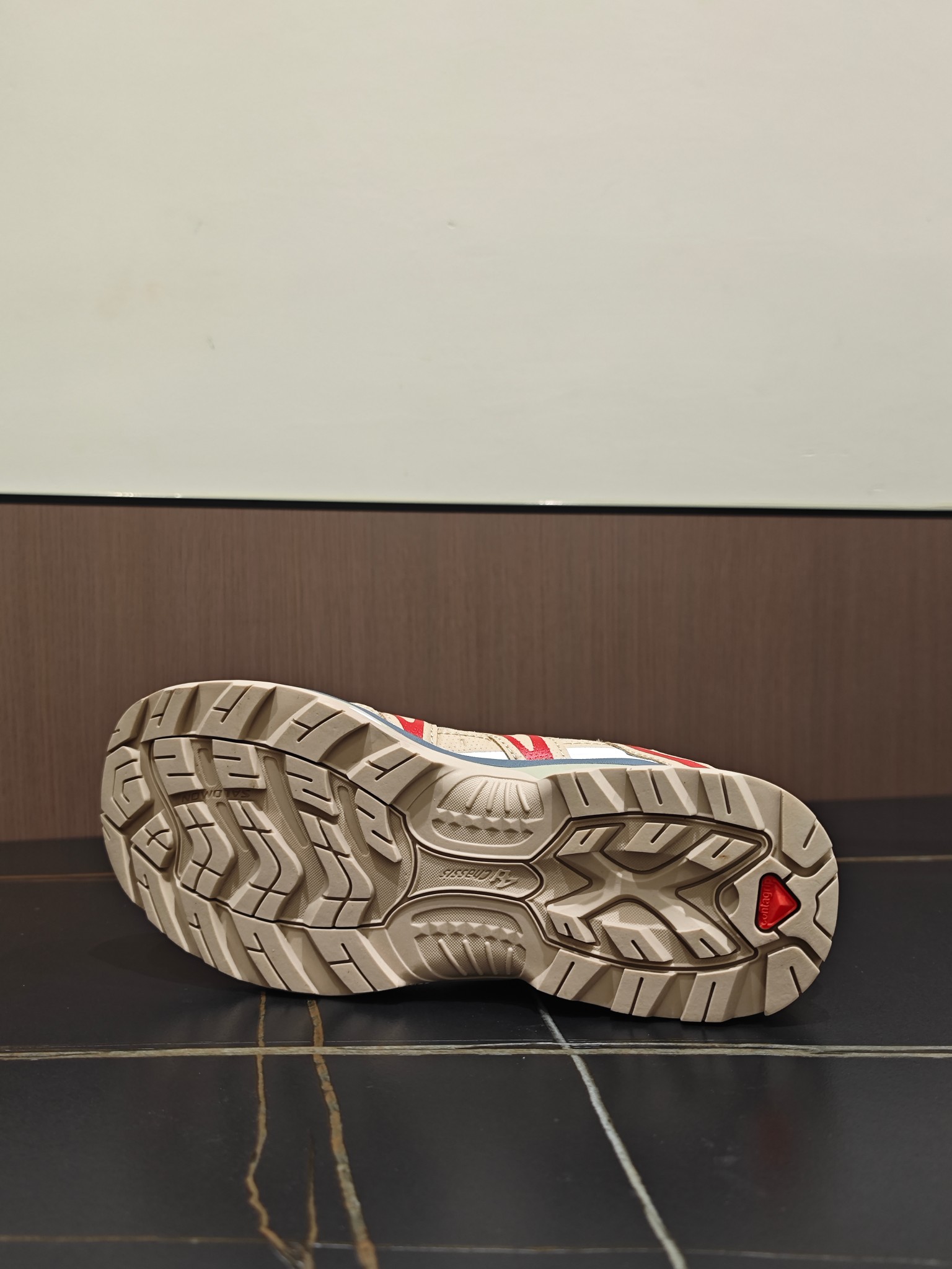 G版 XTQ系列 GTX 米褐色 独家私模大底 一比一复刻开发 版型品质细节如图可见 各平台及直播首选版本 G版出品 好货不贵 没卖过 没买过的朋友可以闭眼入 两张以内这个价格区间 品质最好最性价比的产品 没有之一