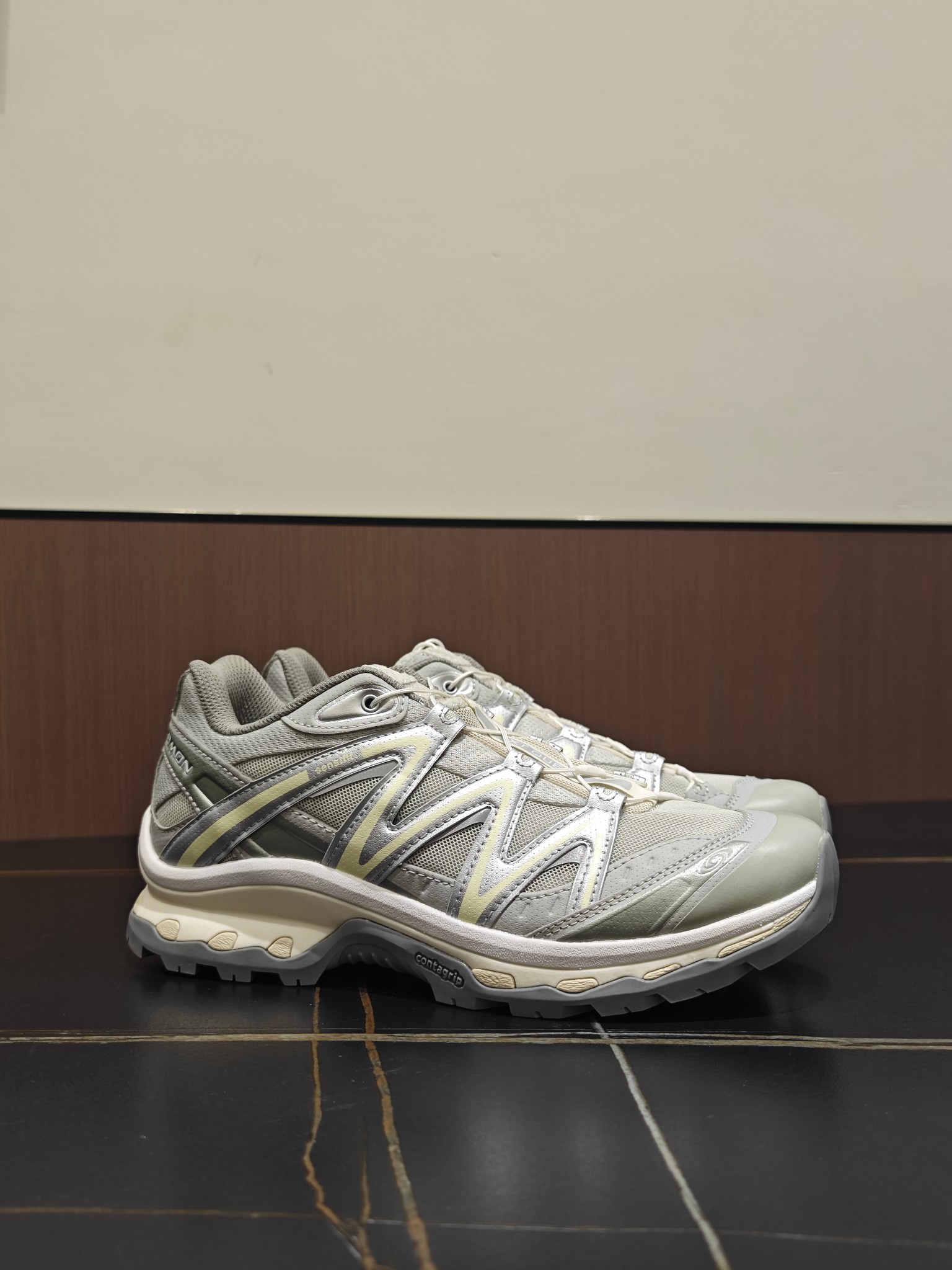 G版 💰170 
XTQ系列 GTX 黎明蓝色 独家私模大底 一比一复刻开发 版型品质细节如图可见 各平台及直播首选版本 G版出品 好货不贵 没卖过 没买过的朋友可以闭眼入 两张以内这个价格区间 品质最好最性价比的产品 没有之一