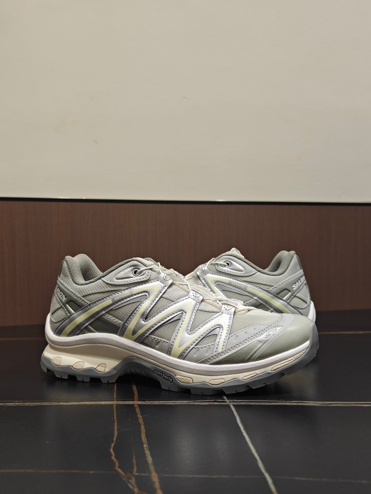 G版 XTQ系列 GTX 黎明蓝色 独家私模大底 一比一复刻开发 版型品质细节如图可见 各平台及直播首选版本 G版出品 好货不贵 没卖过 没买过的朋友可以闭眼入 两张以内这个价格区间 品质最好最性价比的产品 没有之一