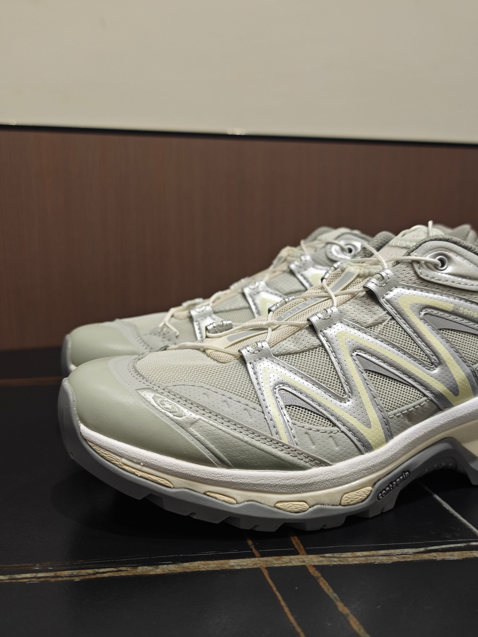 G版 XTQ系列 GTX 黎明蓝色 独家私模大底 一比一复刻开发 版型品质细节如图可见 各平台及直播首选版本 G版出品 好货不贵 没卖过 没买过的朋友可以闭眼入 两张以内这个价格区间 品质最好最性价比的产品 没有之一