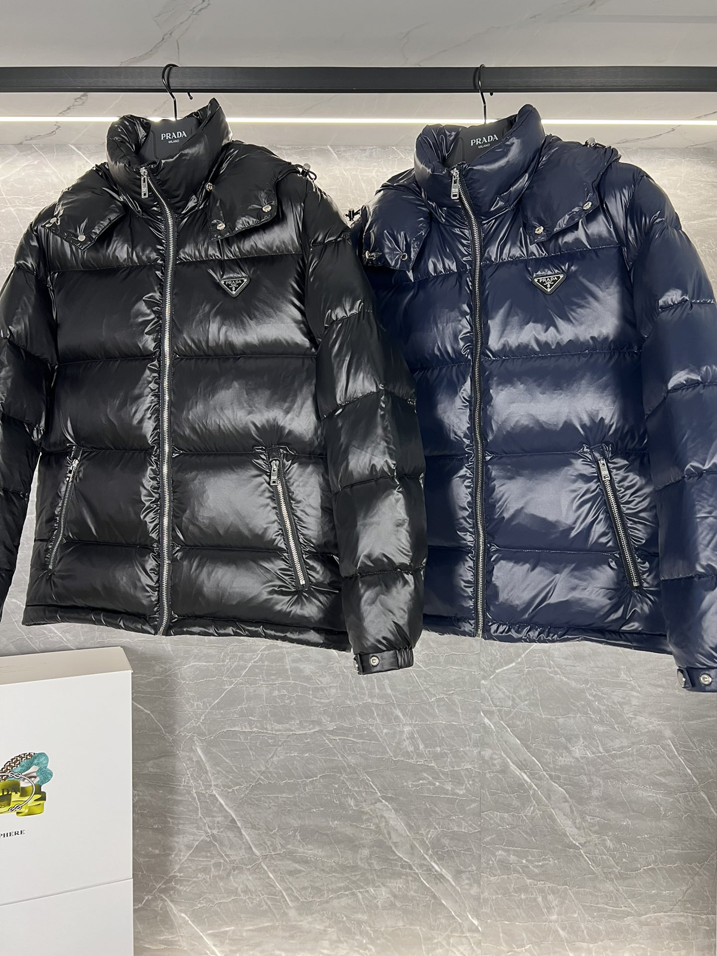 Top Prada Re-Nylon Thick Jacket with 90% down filling. Minimalist design, recycled material. Sizes 48-56, colors black and blue.-Big cat