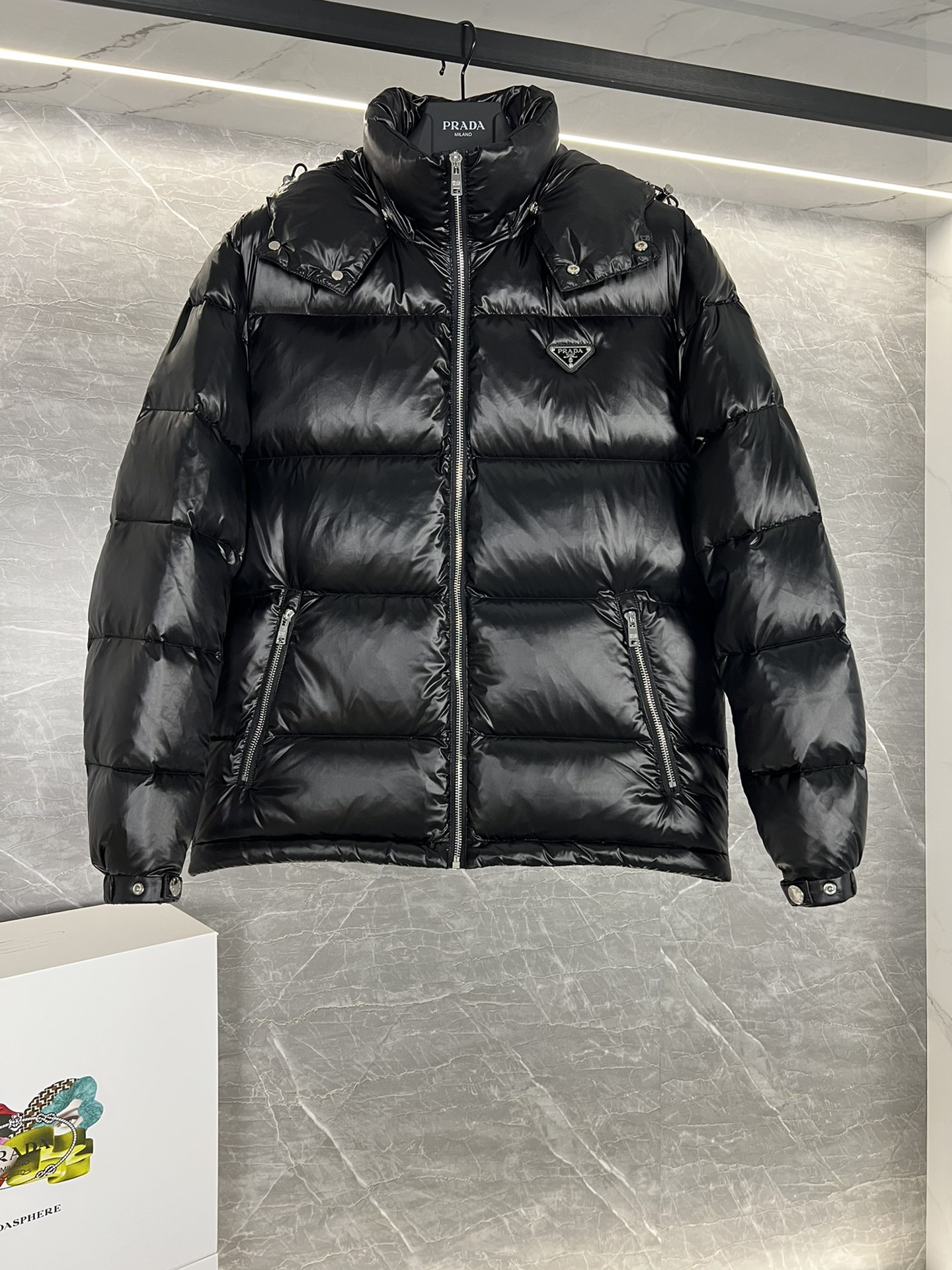 Top Prada Re-Nylon Thick Jacket with 90% down filling. Minimalist design, recycled material. Sizes 48-56, colors black and blue.-Big cat
