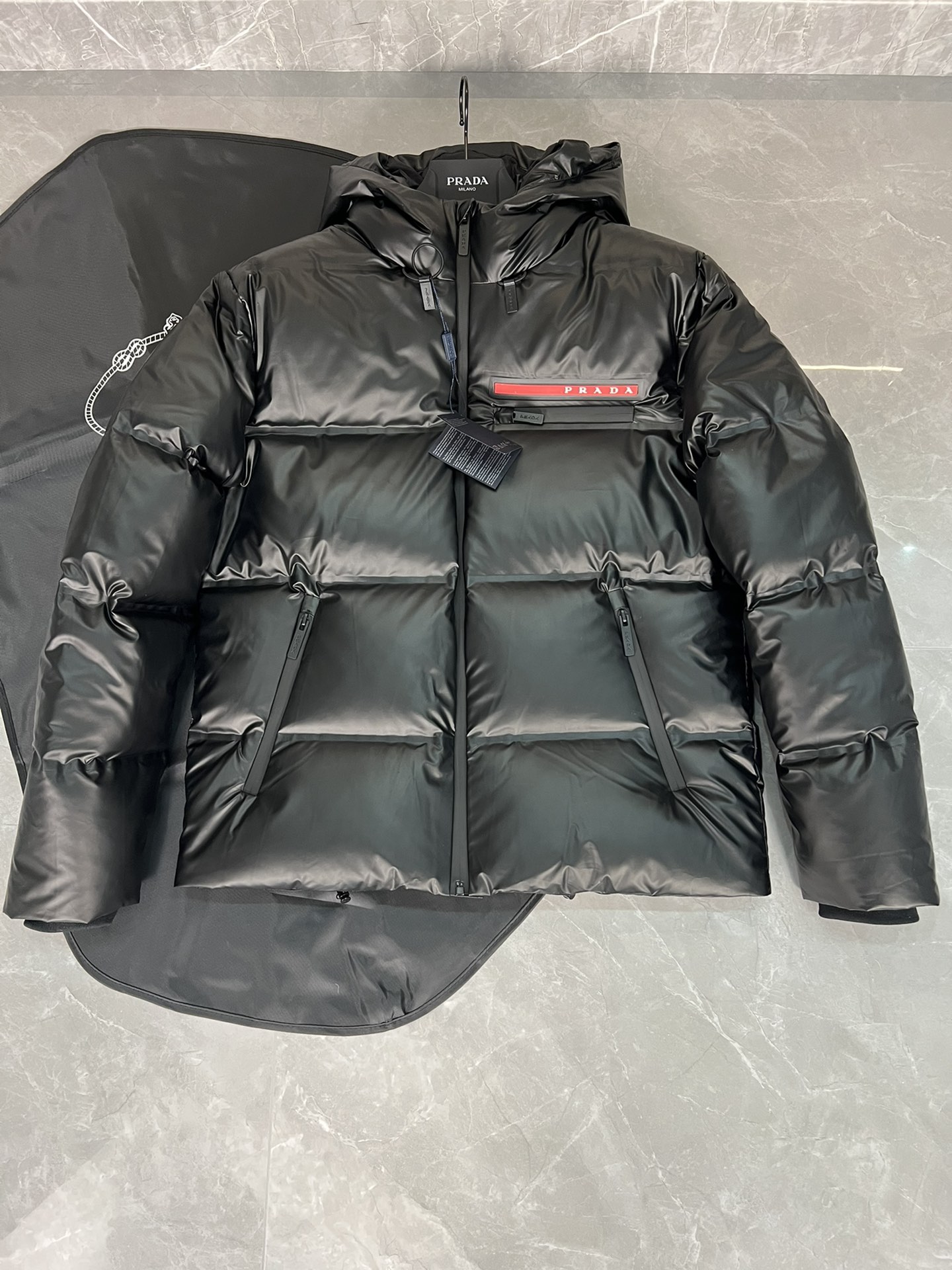 NO:566669,PRADA Black technology laminated down jacket. Removable hood. Variable stand-up collar jacket. The details are clearly photographed!  Real shots#,,prada,prada,jackets & coats,jackets & coats,down jacket,hats,alexander wang19860909PRADA 普拉达黑科技压胶羽绒外套.连帽可脱卸.可变立领夹克.细节都拍的很清楚！真实实拍#,,prada,prada,jackets & coats,jackets & coats,down jacket,hats,alexander wang,Men's clothing