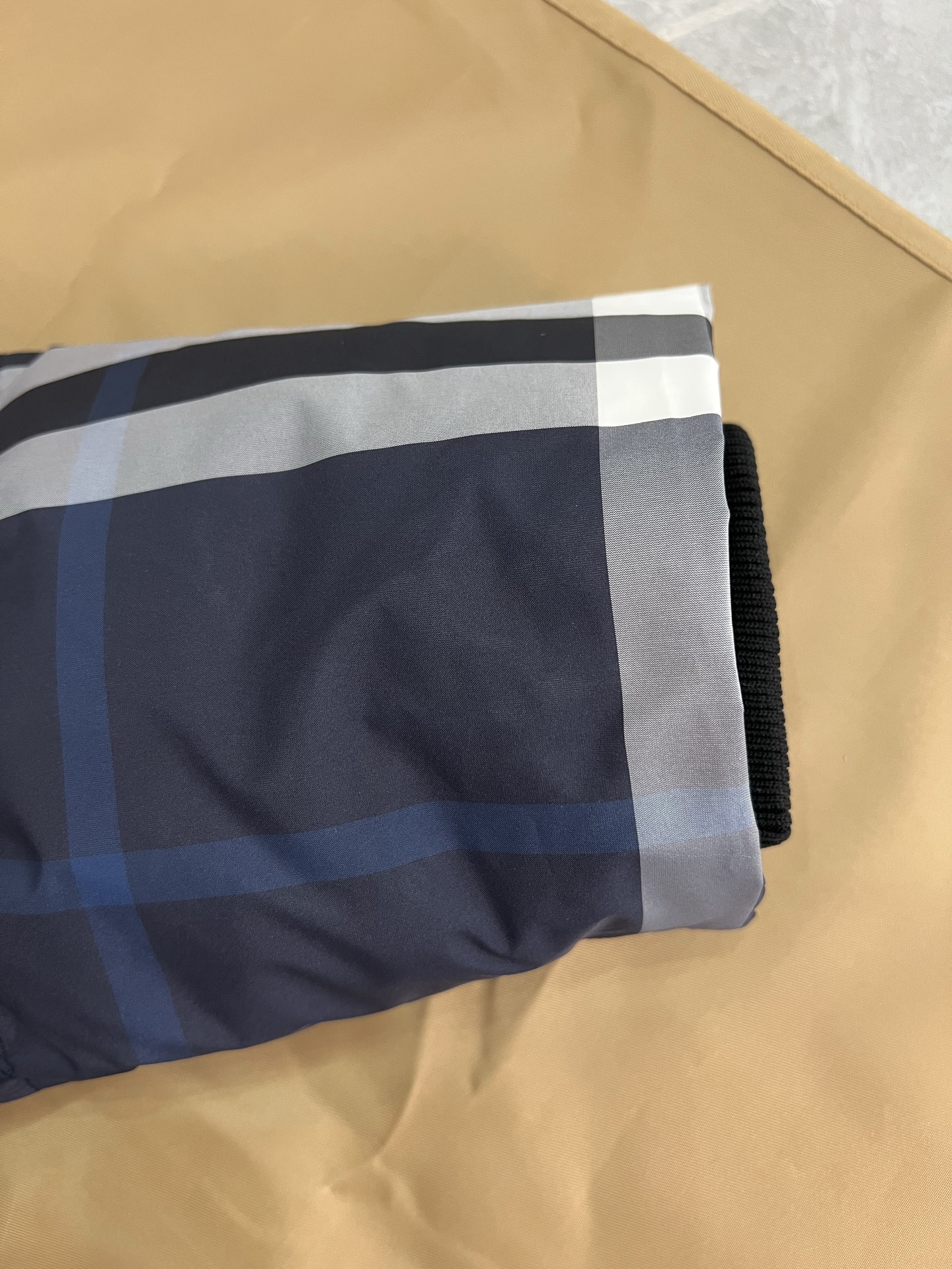 Guangzhou high-end Burberry down jacket for Winter 2025. Premium version with iconic check, high collar, removable hood, and water-resistant fabric. Available in versatile colors and sizes M-XXXL. Limited stock!-Big cat