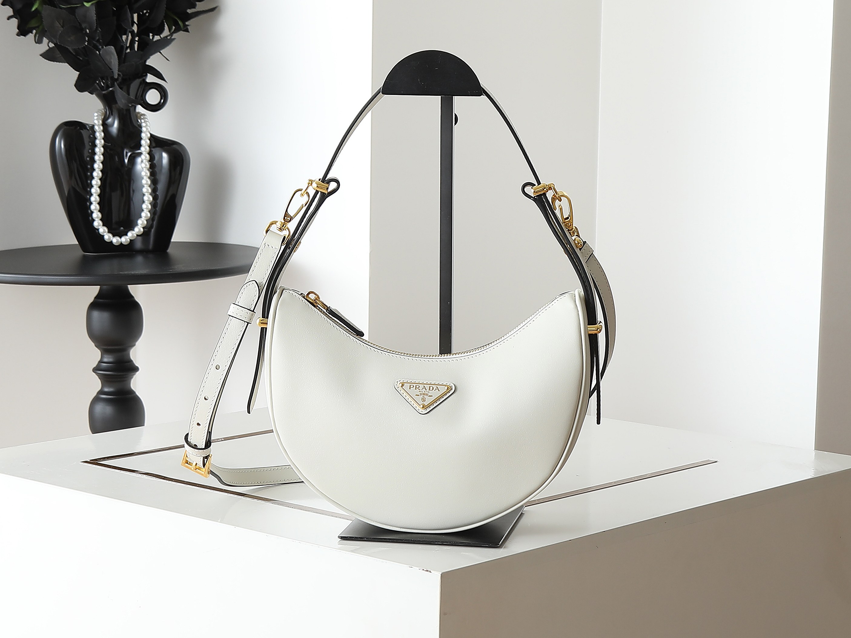 🌟Nuevo lanzamiento🌟Bolso de antebrazo Hobo de piel de vaca El bolso de antebrazo Hobo se ha convertido en una tendenc…