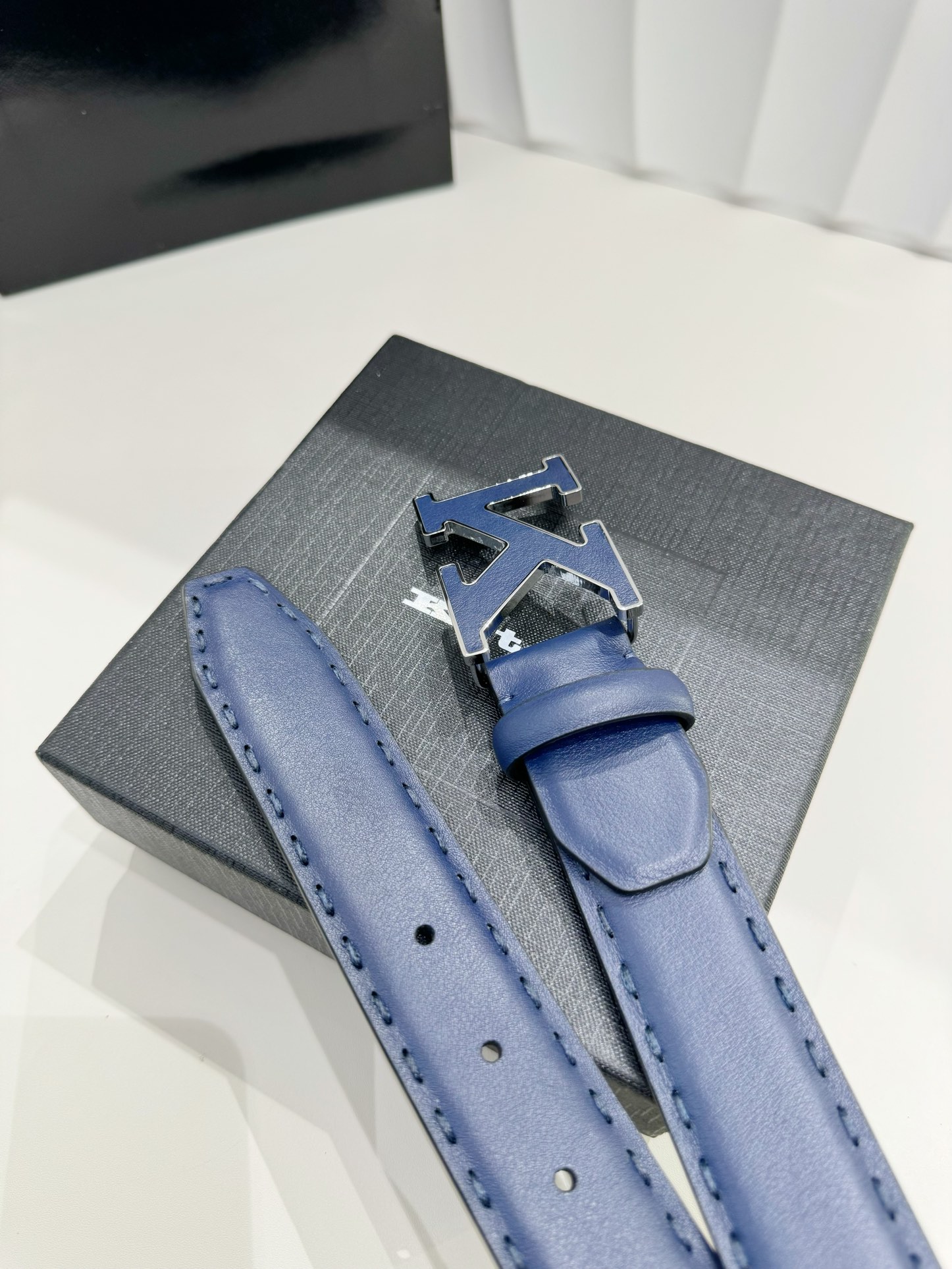 2024 Kiton Men’s Belt: Imported Calf Skin, Hand-Wired Fashion, 3.5CM Width - 图片 4