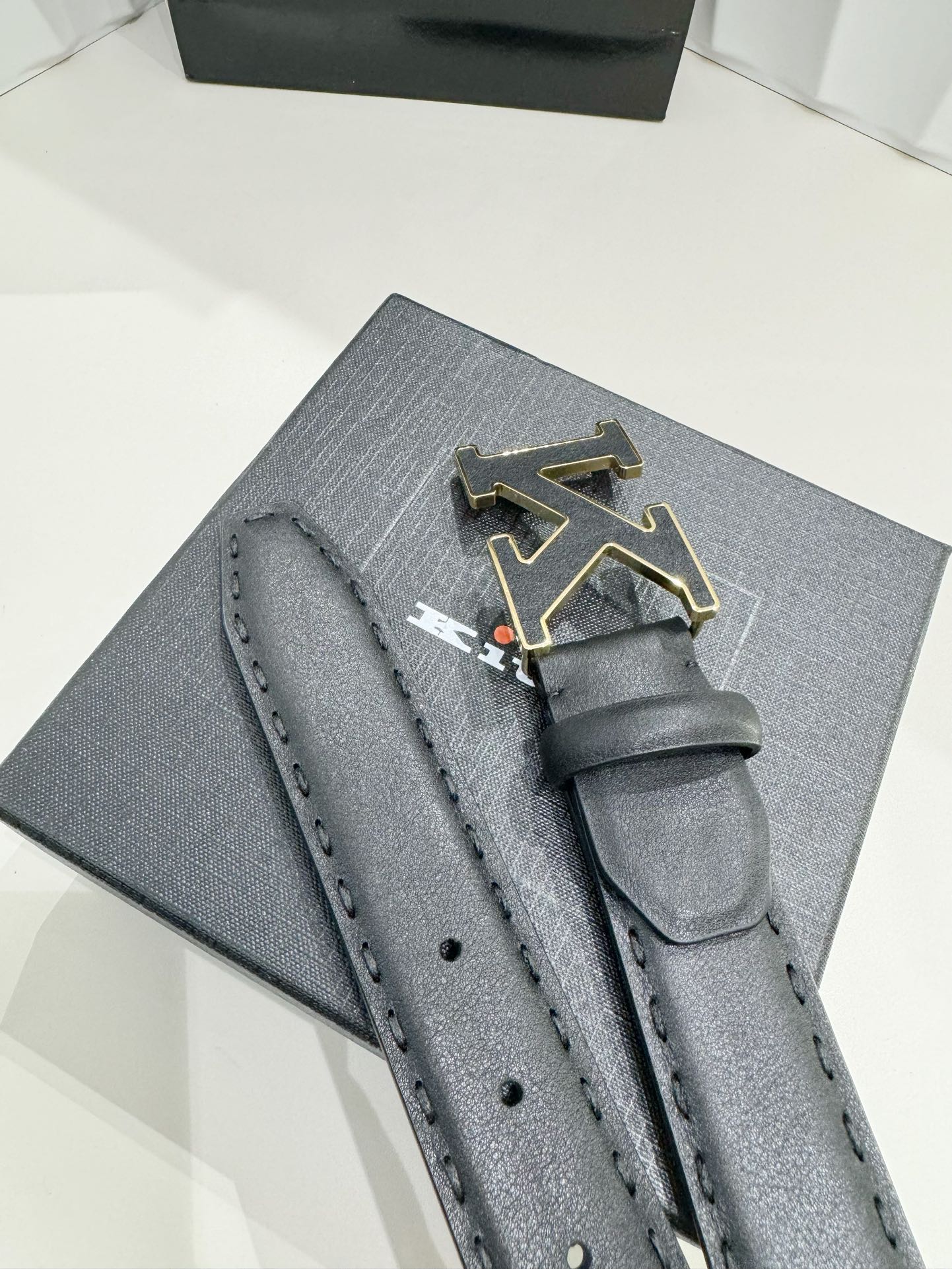 2024 Kiton Men’s Belt: Imported Calf Skin, Hand-to-Wire Fashion, 3.5CM Width - 图片 3