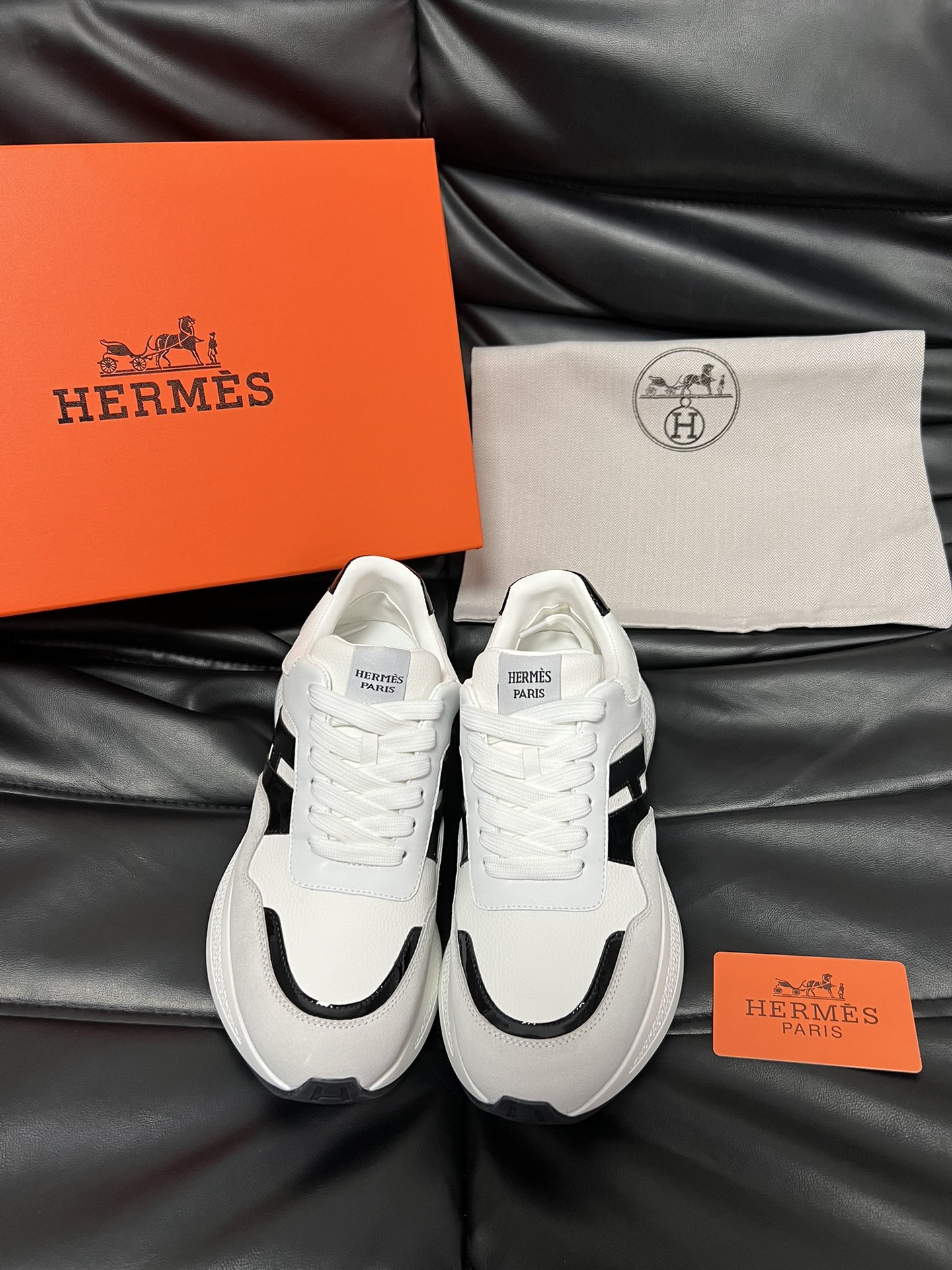 NO:354746,【HERMES】HERMES - High-end quality Original single - Upper with a calfskin, reverse velvet calfskin, shoe body sewing H totem - Inner water dyed cowhide - Outsole ultra-light TPU foaming·rubber; two-color molded sole - Ultra-high quality control·fine workmanship highlighted (high-end, noble, grade) -Size 39-44 (38,45 can be customized),, hermes, hermes, cowhide19860909【 HERMES】爱马仕  -高端品质 原单 -鞋面摔纹小牛皮、反绒小牛皮、鞋身车缝H图腾 -内里水染牛皮 -大底超轻TPU发泡·橡胶；双色成型大底 -超高品控·做工精细凸显(高端·贵气·档次) -Size 39-44（38,45可订做),,hermes,hermes,cowhide,Men's shoes