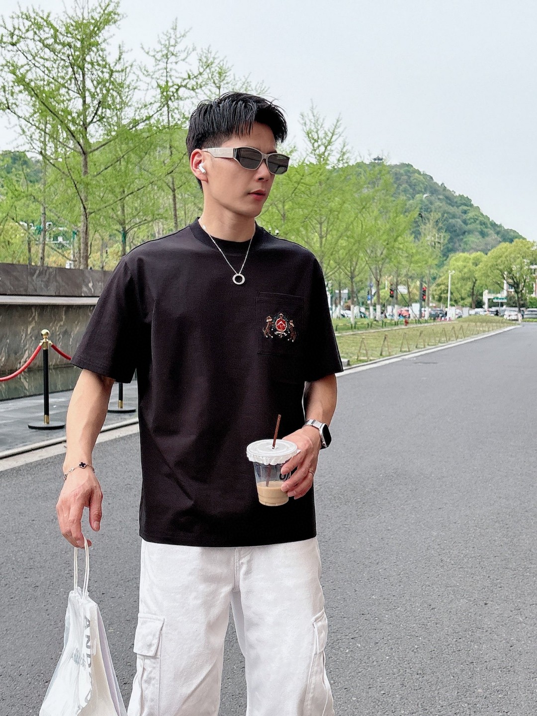 LV🌾、🆕2026春夏新品发售新品短袖T恤，面料采用新疆长绒棉，温儒柔软 细腻柔软 上身自然是舒适 凉爽
