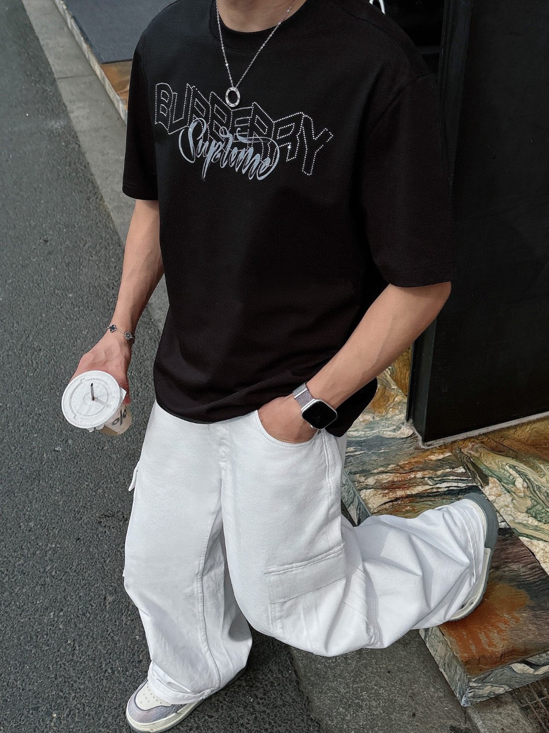 巴宝莉🌾、🆕2026春夏新品发售新品短袖T恤，面料采用新疆长绒棉，温儒柔软 细腻柔软 上身自然是舒适 凉