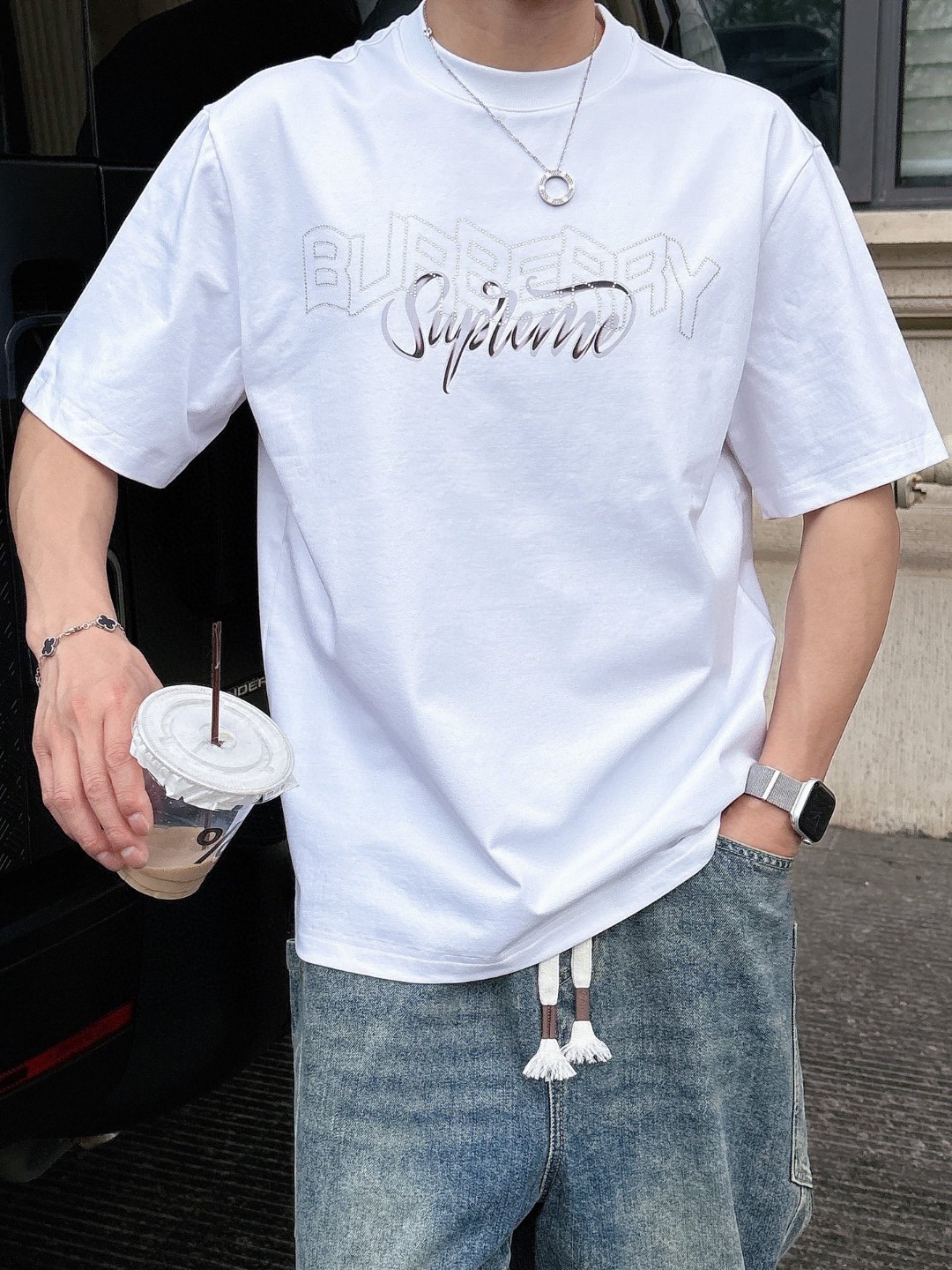 巴宝莉🌾、🆕2026春夏新品发售新品短袖T恤，面料采用新疆长绒棉，温儒柔软 细腻柔软 上身自然是舒适 凉