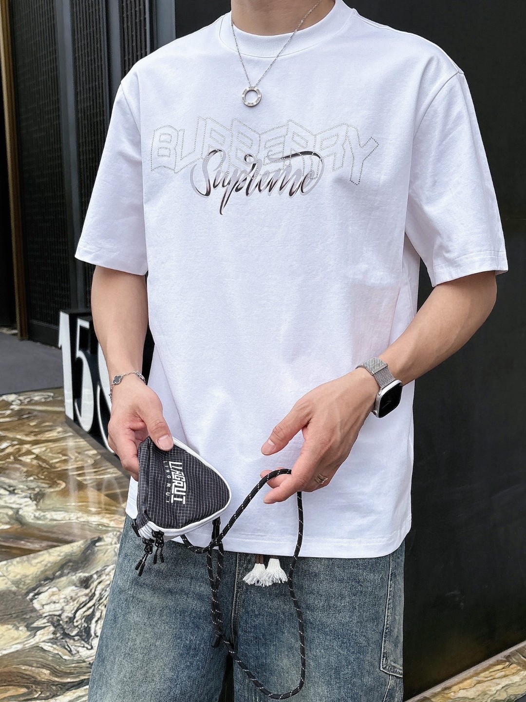 巴宝莉🌾、🆕2026春夏新品发售新品短袖T恤，面料采用新疆长绒棉，温儒柔软 细腻柔软 上身自然是舒适 凉