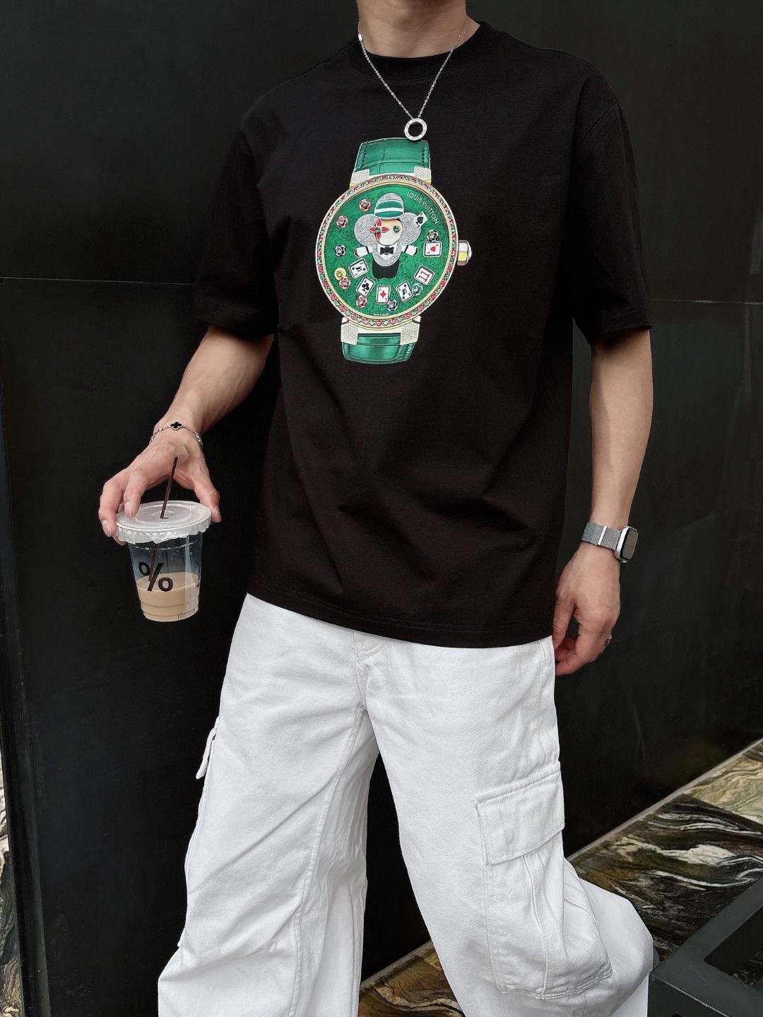 LV🌾、🆕2026春夏新品发售新品短袖T恤，面料采用新疆长绒棉，温儒柔软 细腻柔软 上身自然是舒适 凉爽