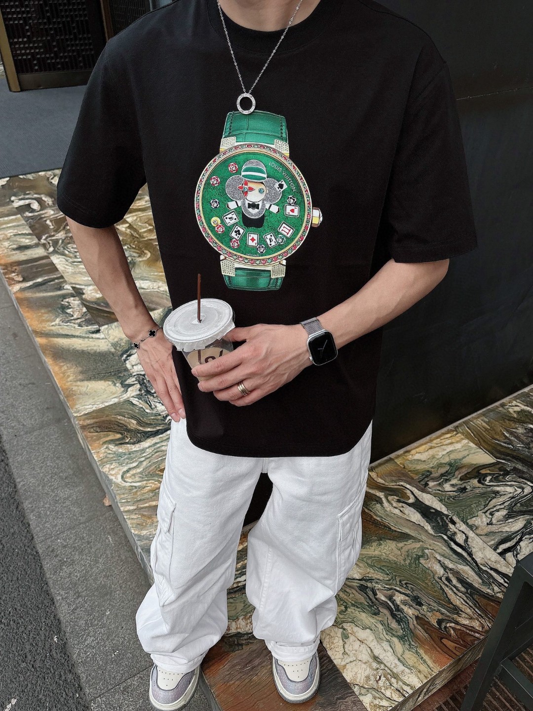 LV🌾、🆕2026春夏新品发售新品短袖T恤，面料采用新疆长绒棉，温儒柔软 细腻柔软 上身自然是舒适 凉爽