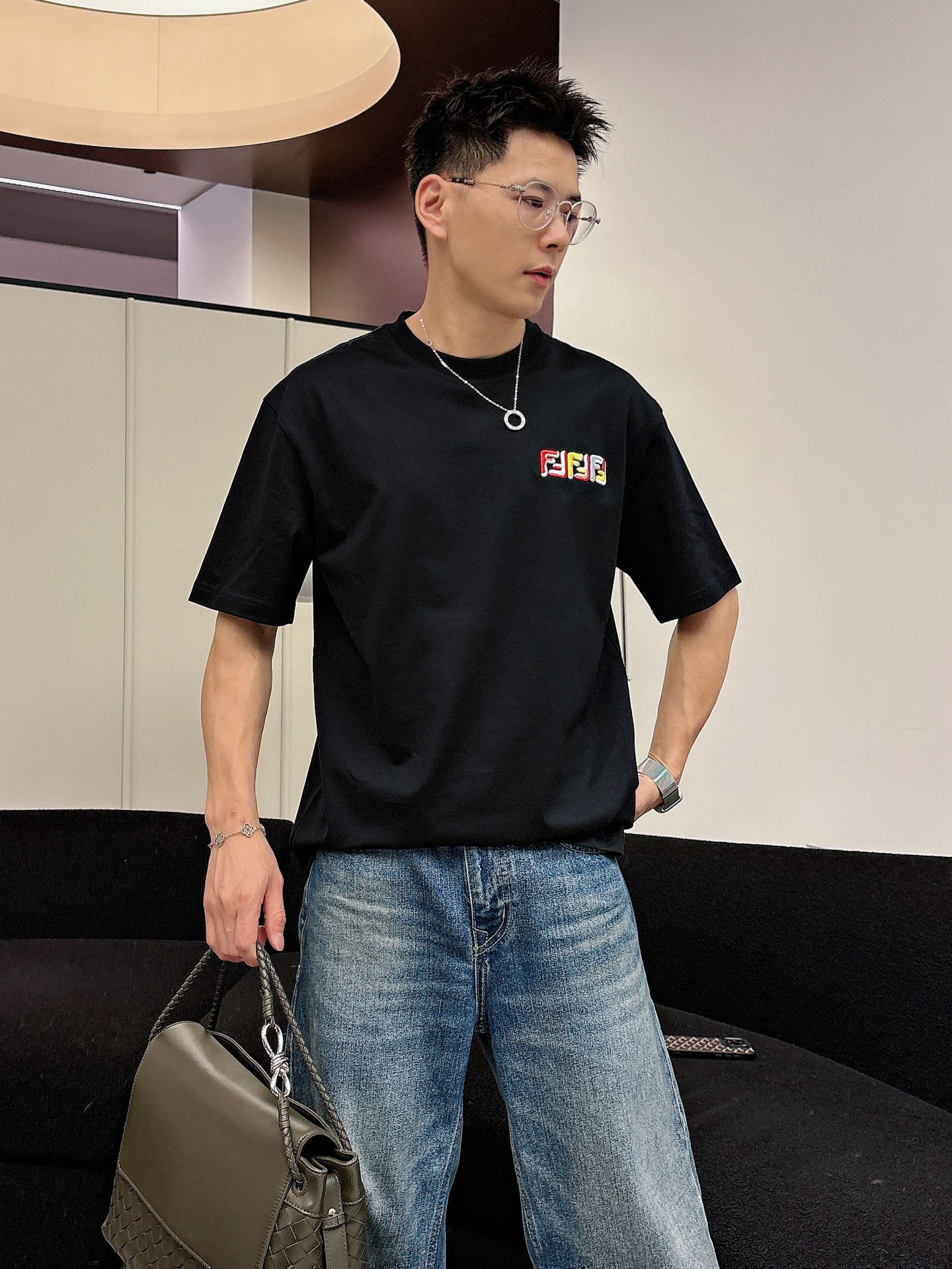 芬迪🌾、🆕2026春夏新品发售新品短袖T恤，面料采用新疆长绒棉，温儒柔软 细腻柔软 上身自然是舒适 凉爽