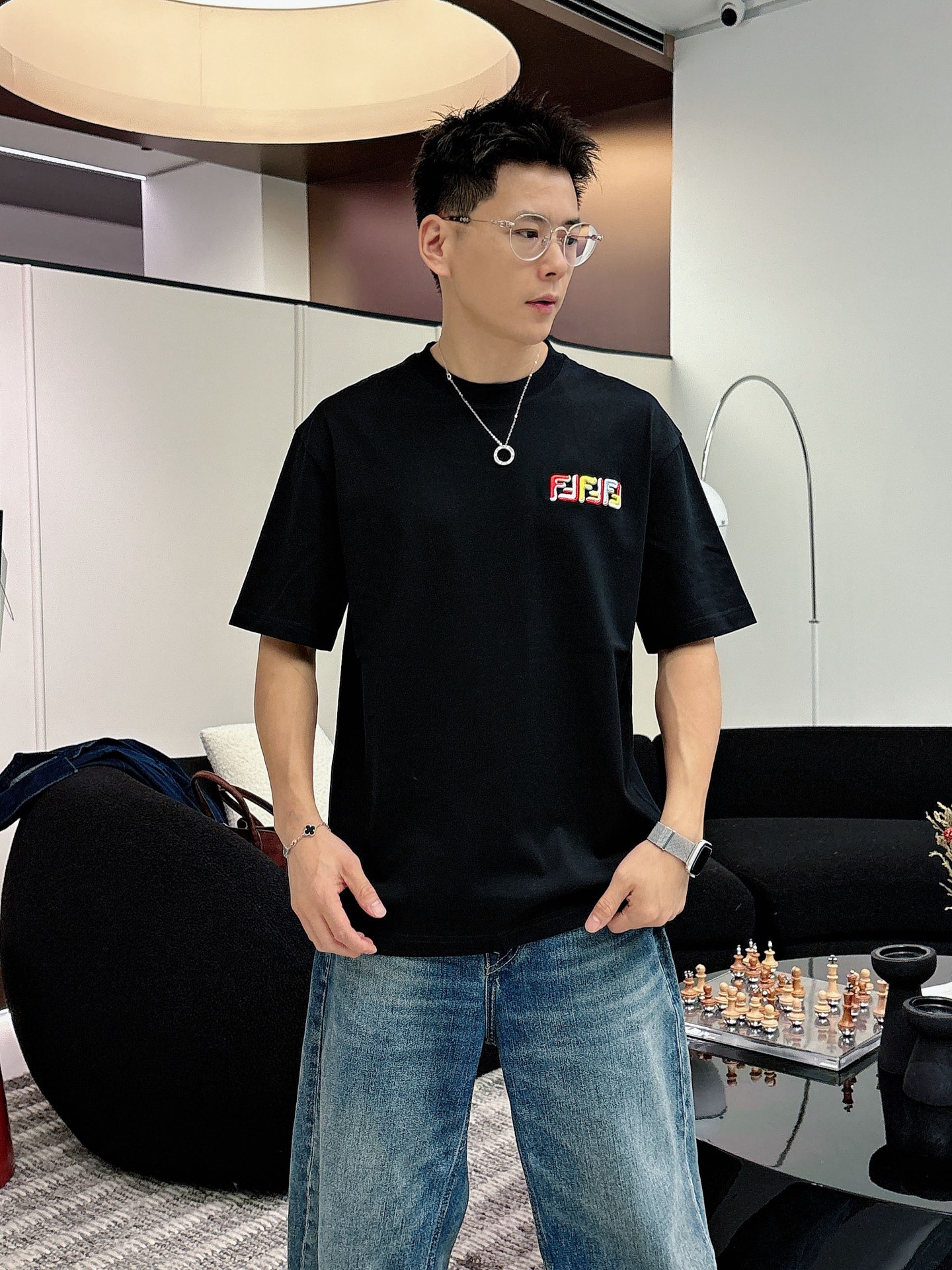 芬迪🌾、🆕2026春夏新品发售新品短袖T恤，面料采用新疆长绒棉，温儒柔软 细腻柔软 上身自然是舒适 凉爽