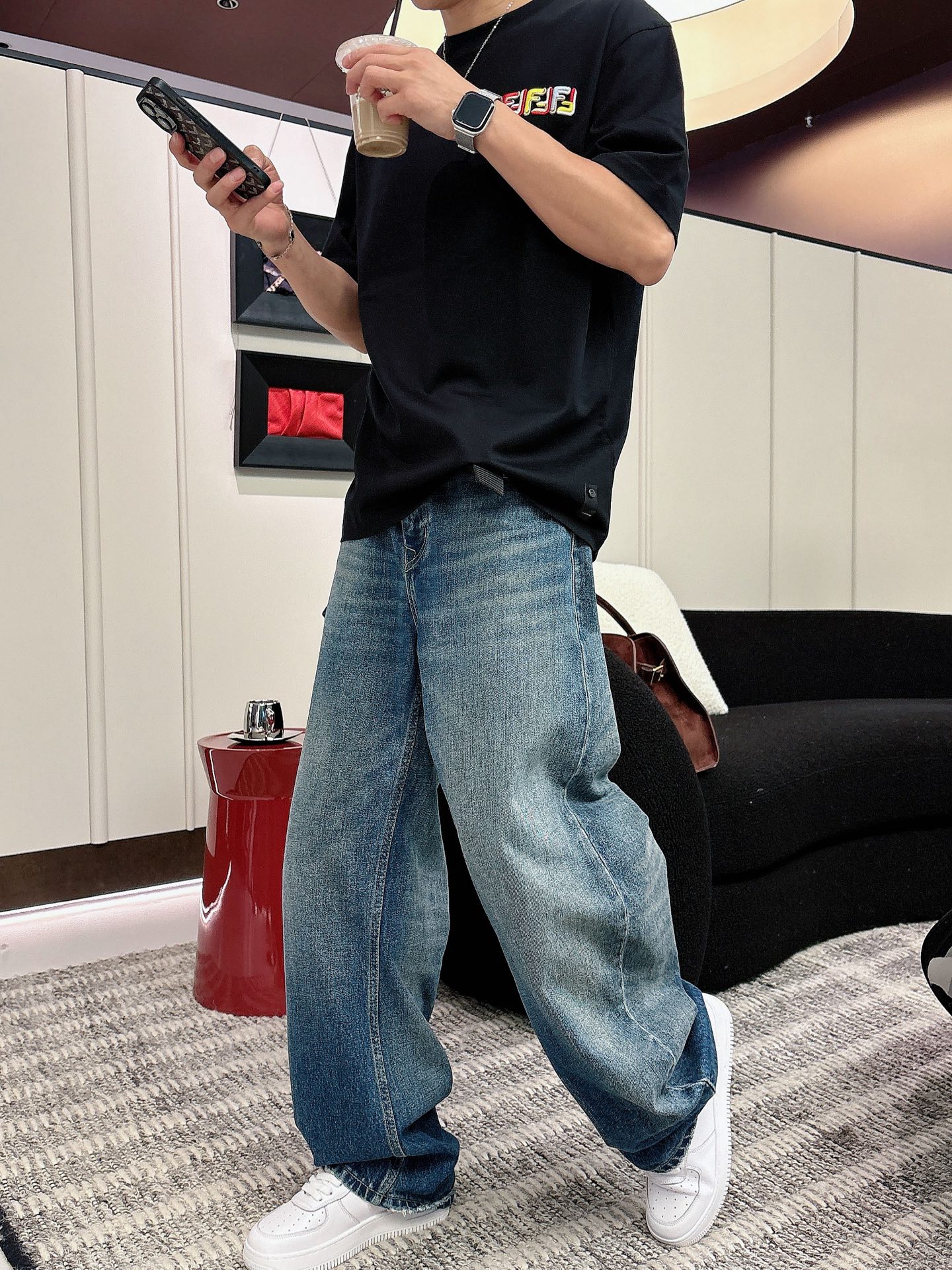 芬迪🌾、🆕2026春夏新品发售新品短袖T恤，面料采用新疆长绒棉，温儒柔软 细腻柔软 上身自然是舒适 凉爽