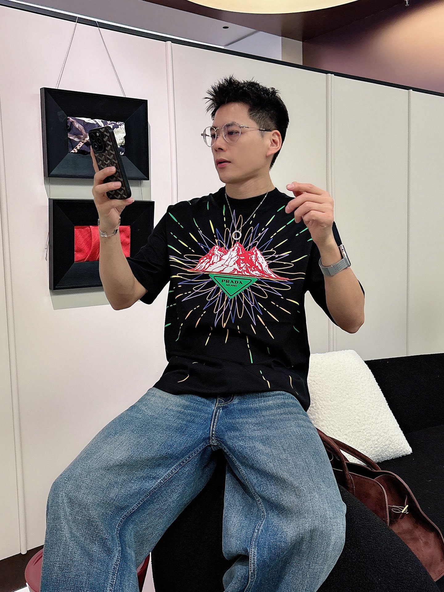 普拉达🌾、🆕2026春夏新品发售新品短袖T恤，面料采用新疆长绒棉，温儒柔软 细腻柔软 上身自然是舒适 凉